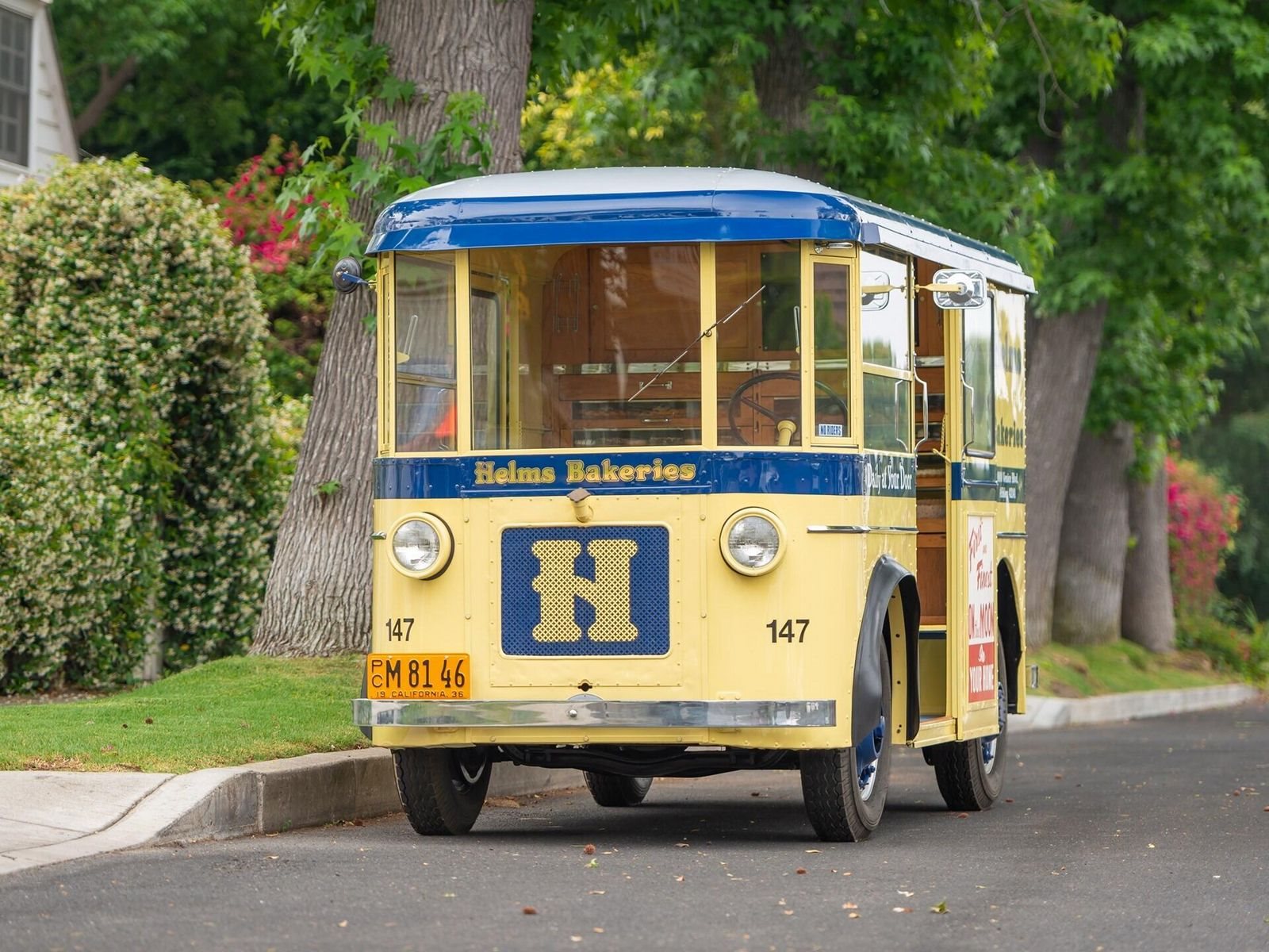 TWIN COACH HELMS BAKERY DELIVERY TRUCK, foto 26