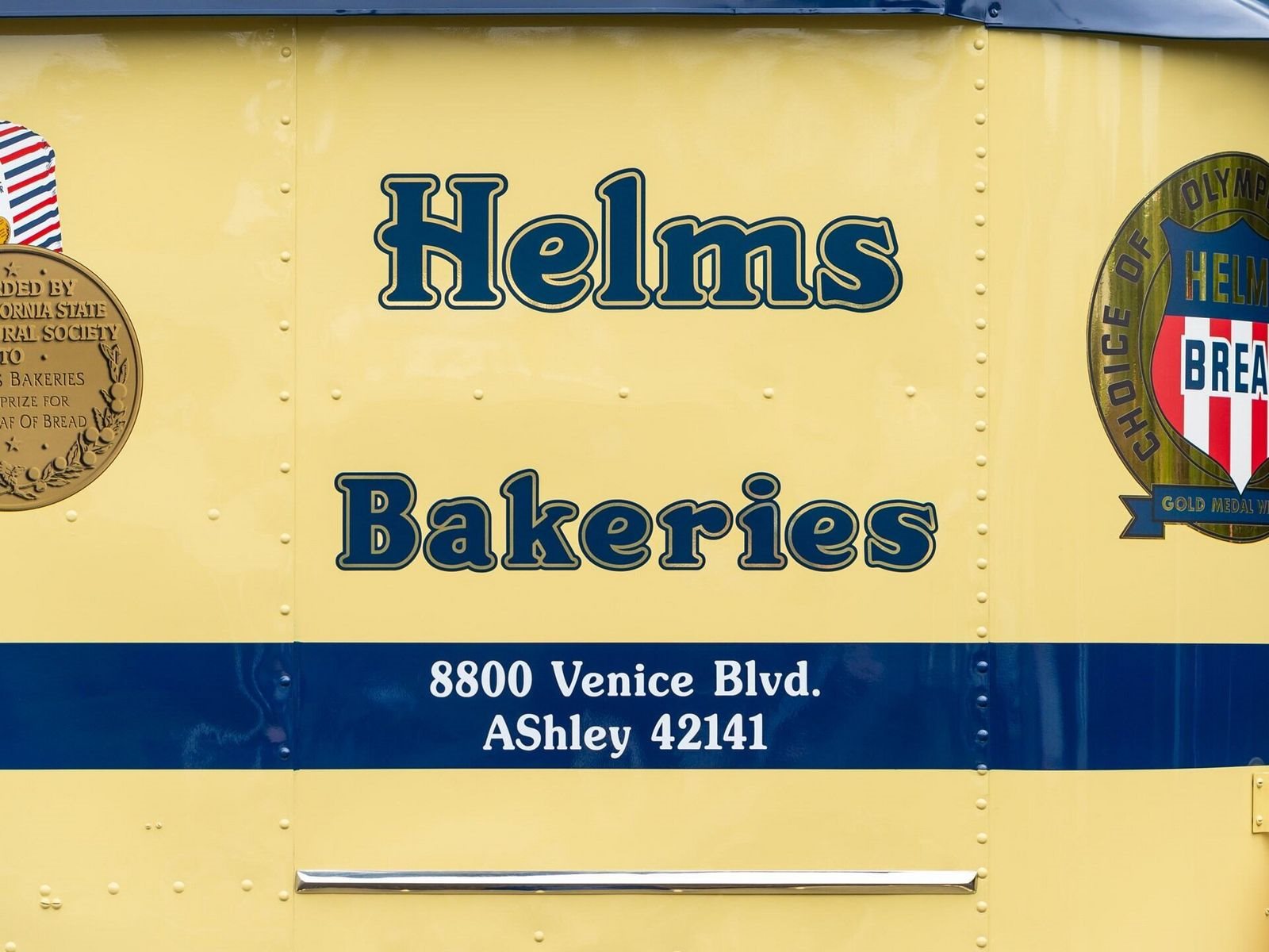 TWIN COACH HELMS BAKERY DELIVERY TRUCK, foto 32