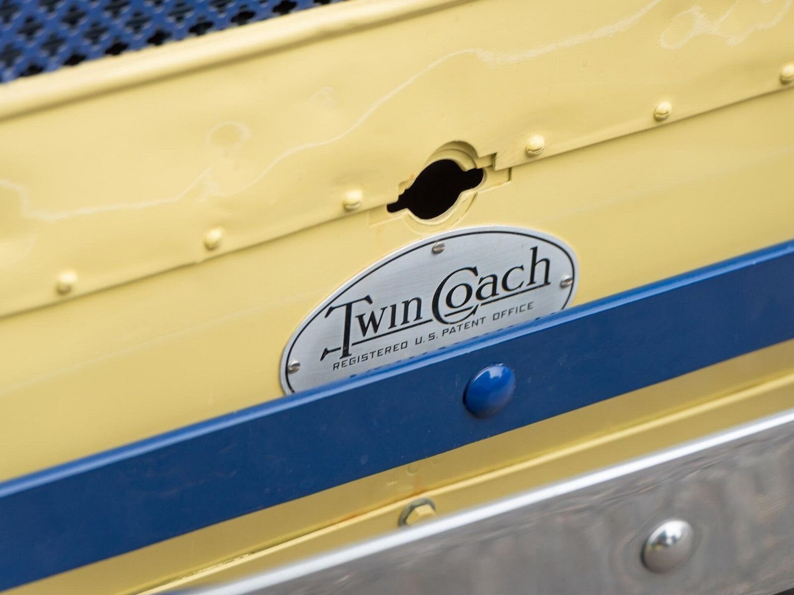 TWIN COACH HELMS BAKERY DELIVERY TRUCK, foto 36