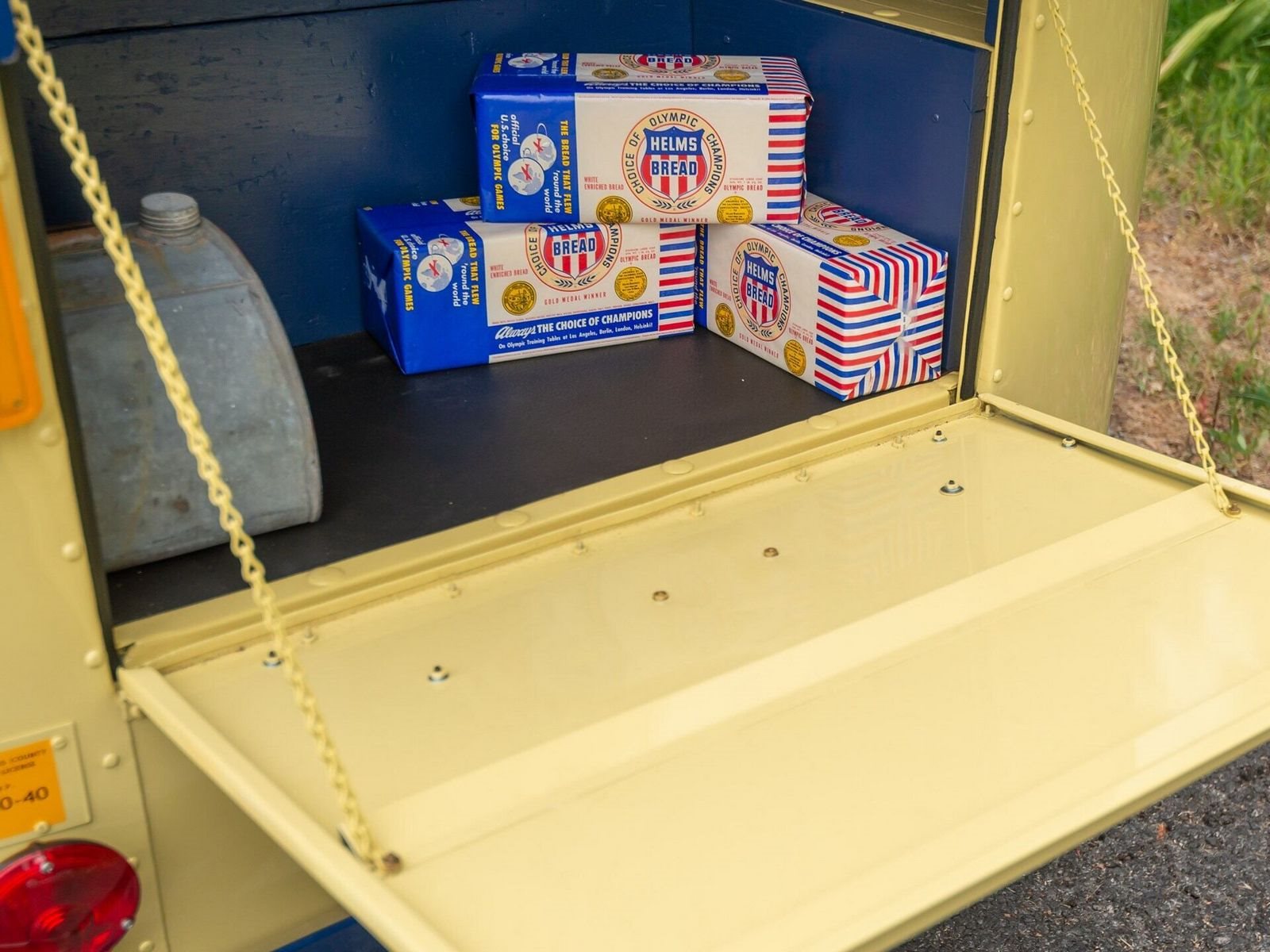 TWIN COACH HELMS BAKERY DELIVERY TRUCK, foto 41