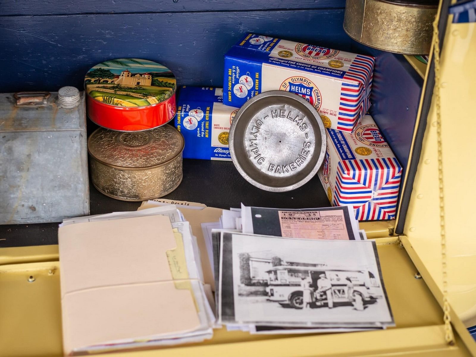 TWIN COACH HELMS BAKERY DELIVERY TRUCK, foto 44