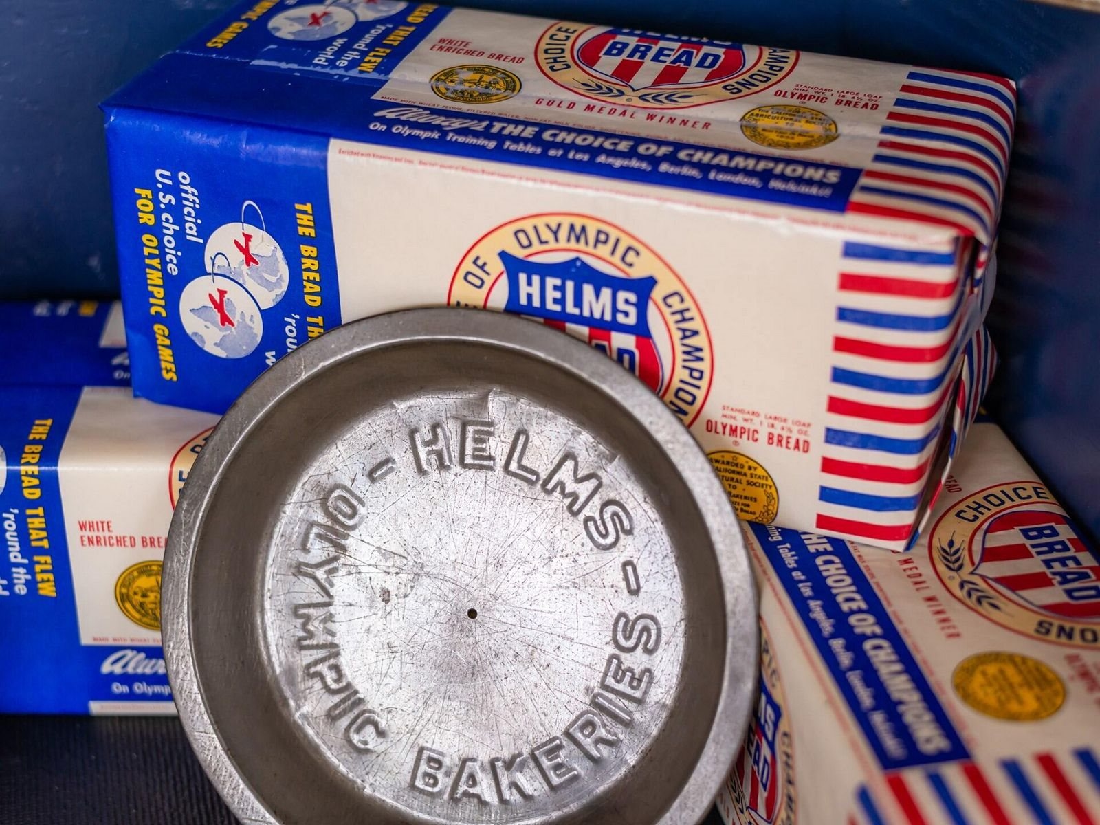 TWIN COACH HELMS BAKERY DELIVERY TRUCK, foto 45