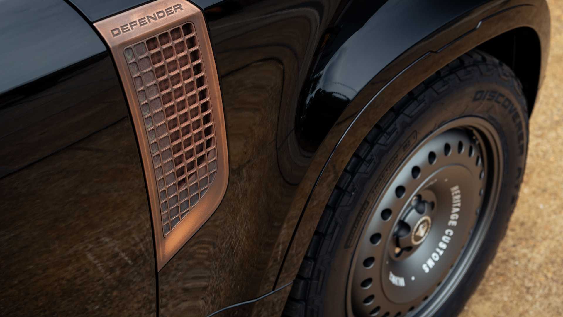 LAND ROVER DEFENDER VALIANCE COPPERHEAD BY HERITAGE CUSTOMS, foto 18