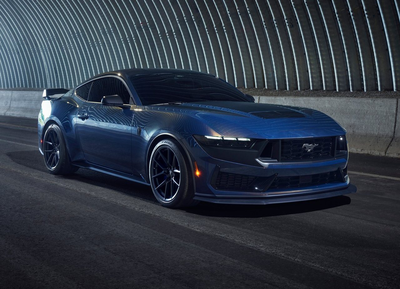 FORD MUSTANG DARK HORSE, foto 2