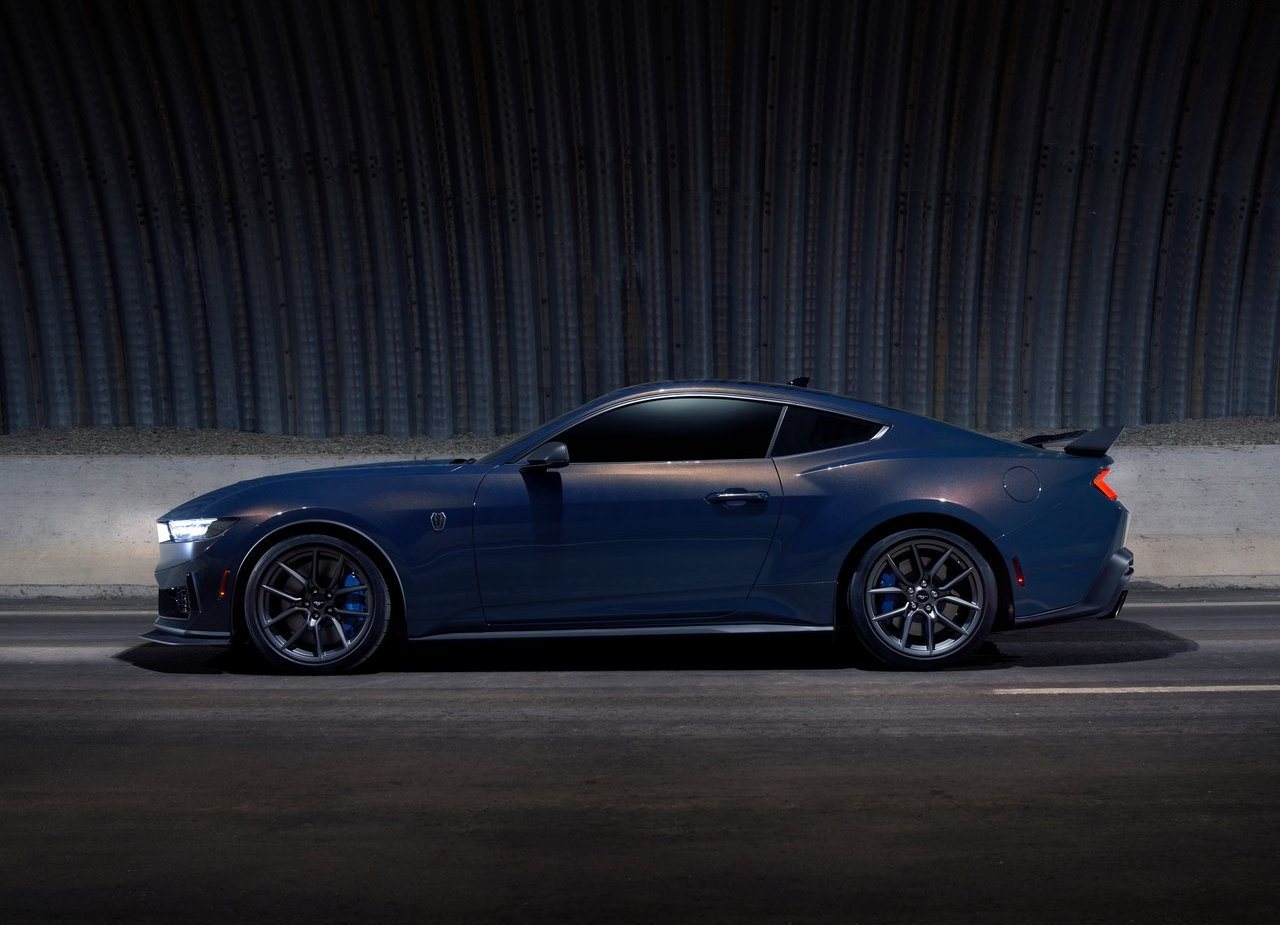 FORD MUSTANG DARK HORSE, foto 4