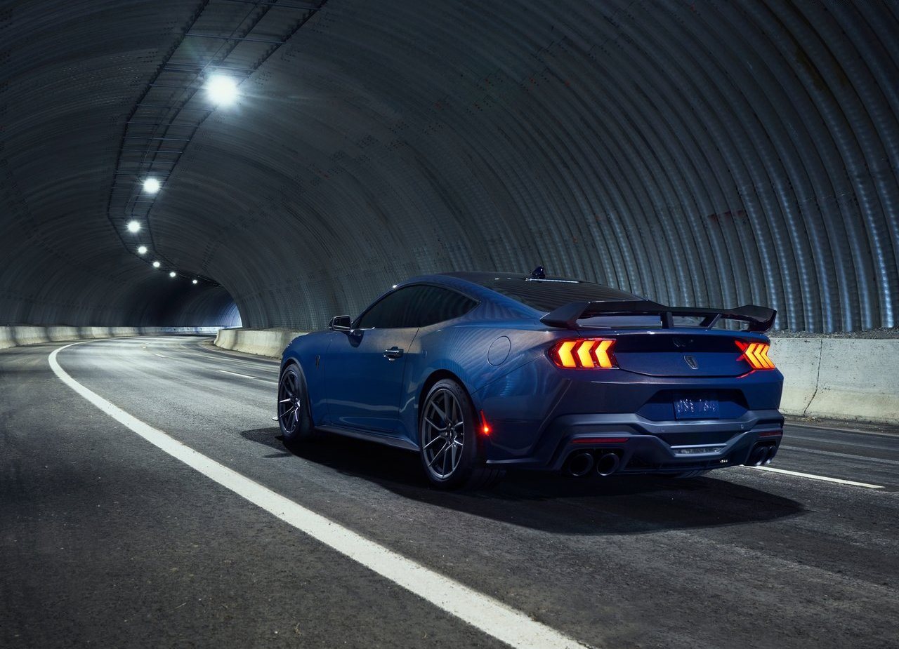 FORD MUSTANG DARK HORSE, foto 5