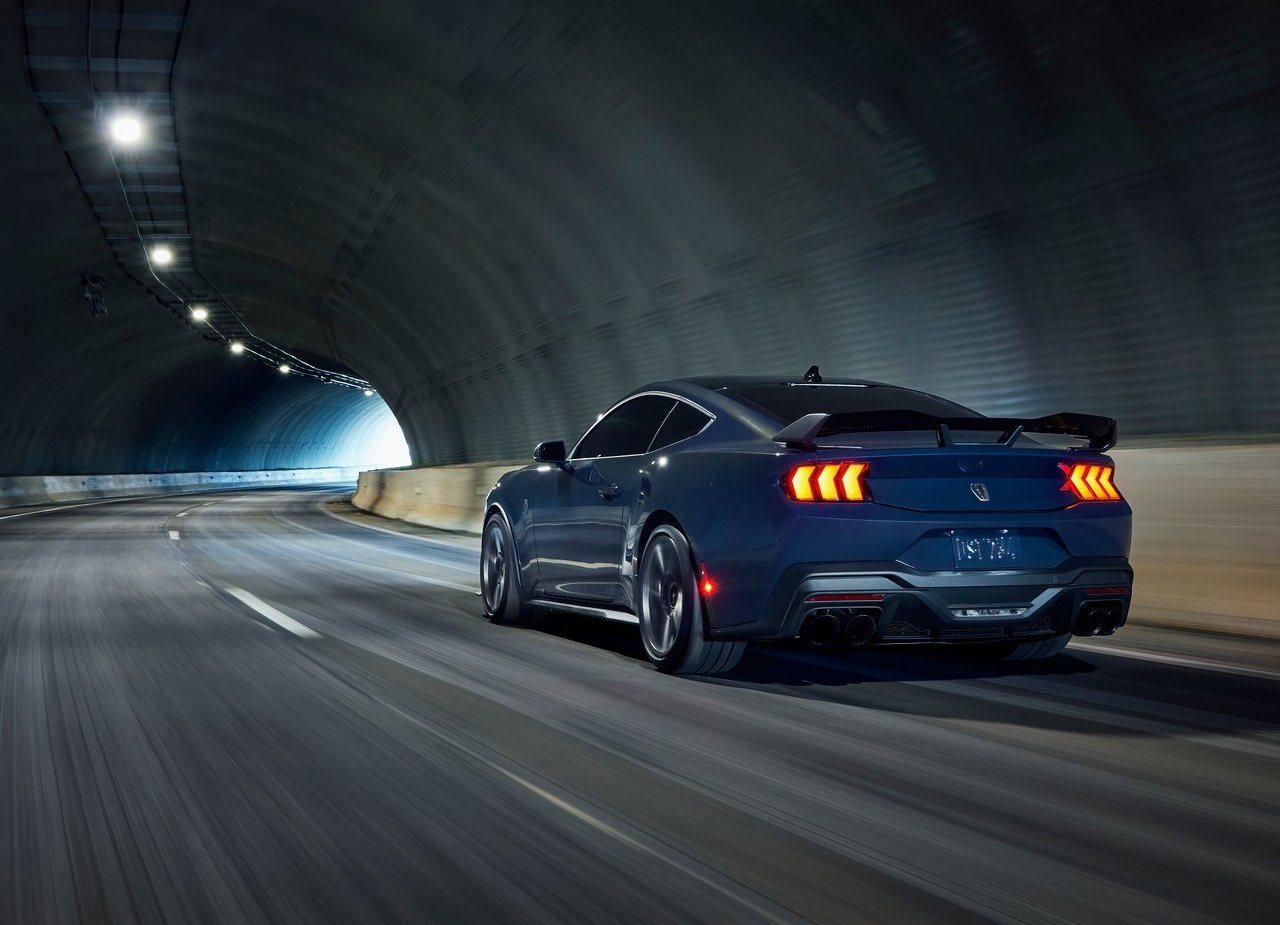 FORD MUSTANG DARK HORSE, foto 6