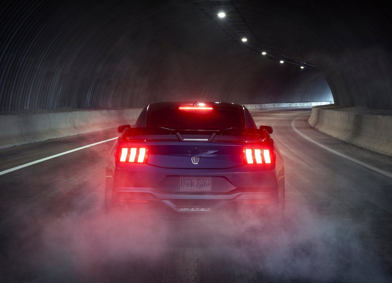 FORD MUSTANG DARK HORSE, foto 9