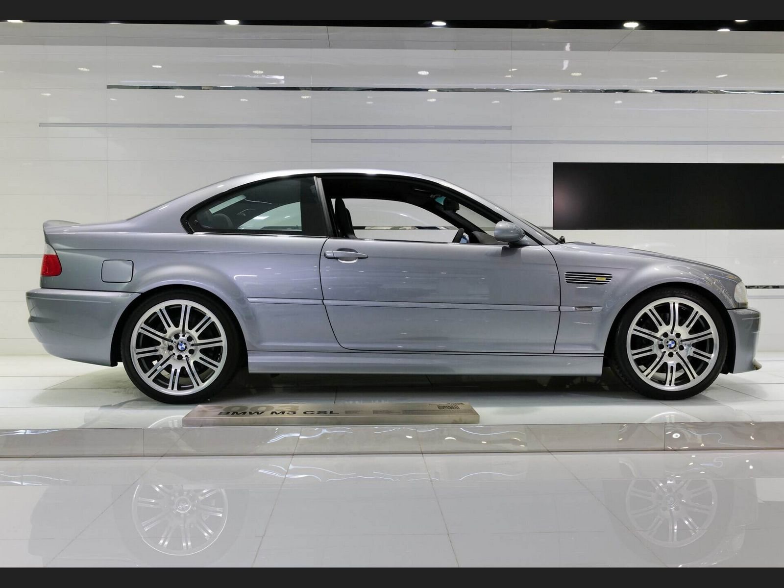 BMW M3 COUPE CSL SILVER GREY METALLIC, foto 3