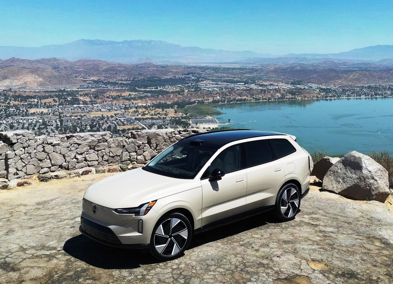 VOLVO EX90, foto 21