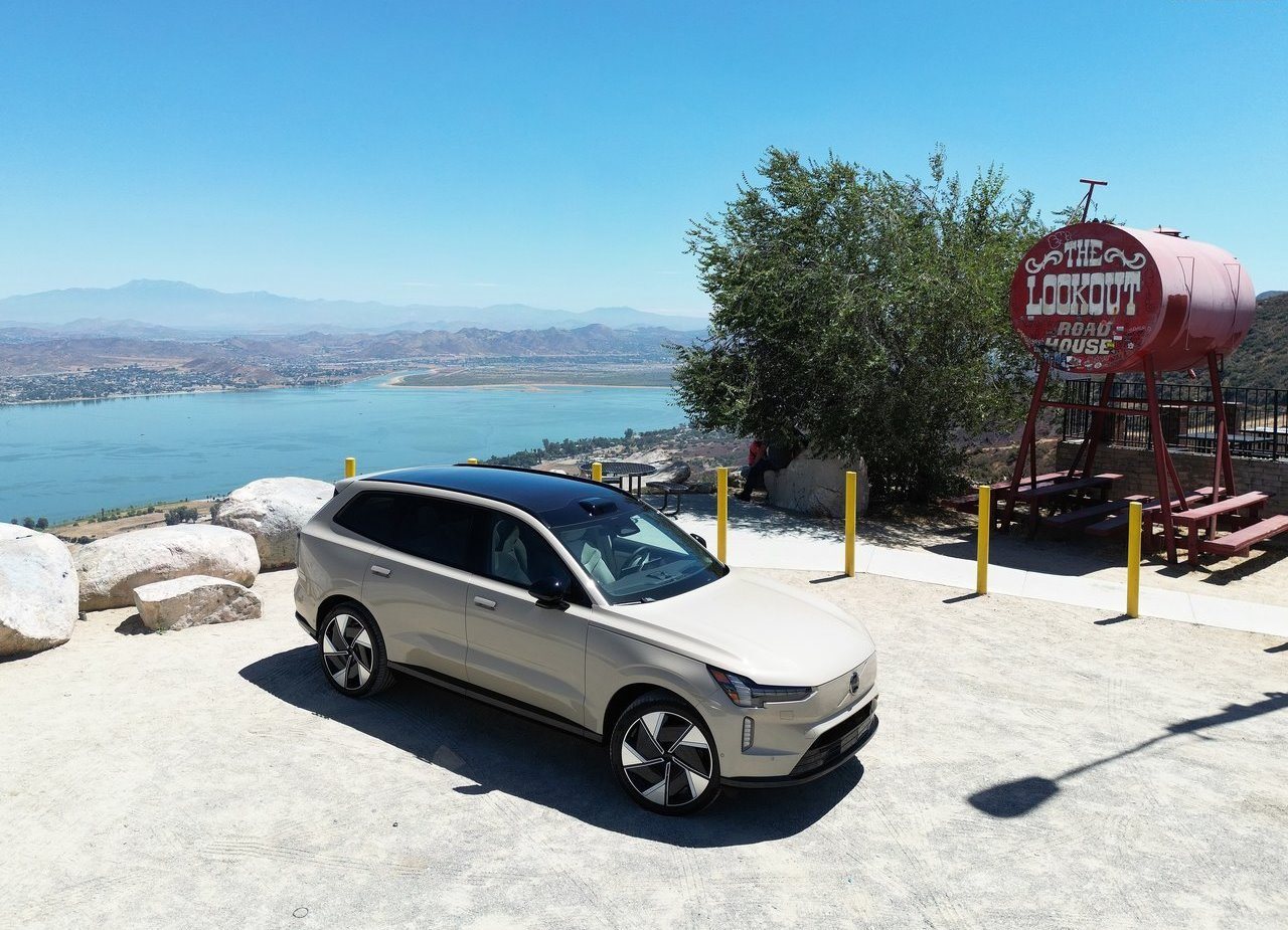 VOLVO EX90, foto 24