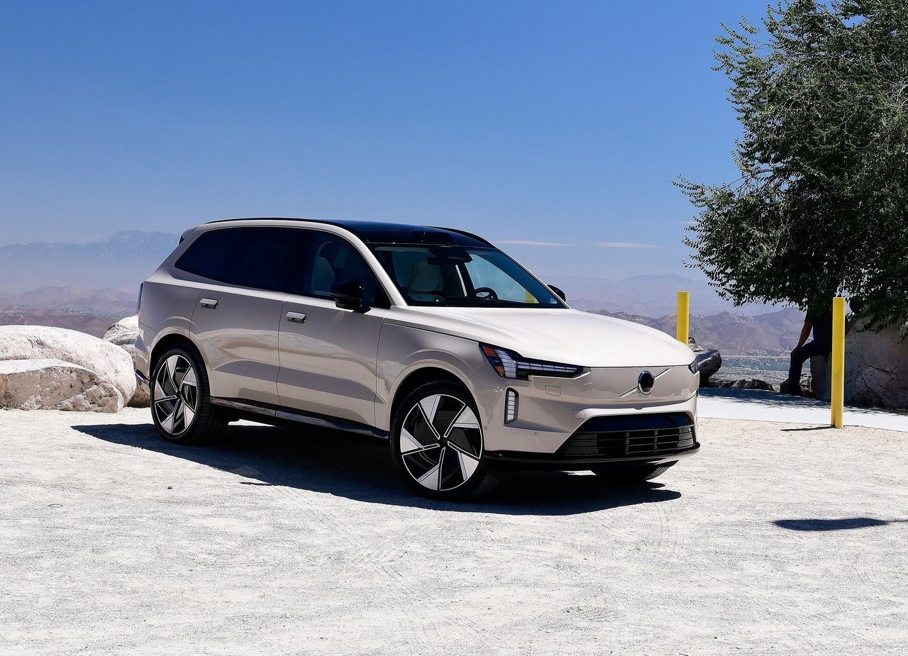 VOLVO EX90, foto 25