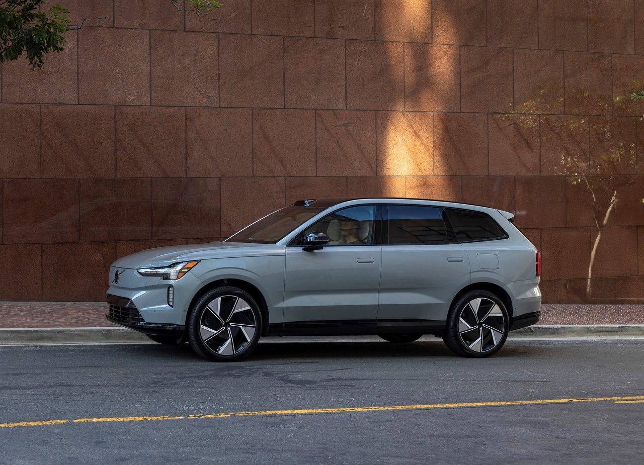 VOLVO EX90, foto 30