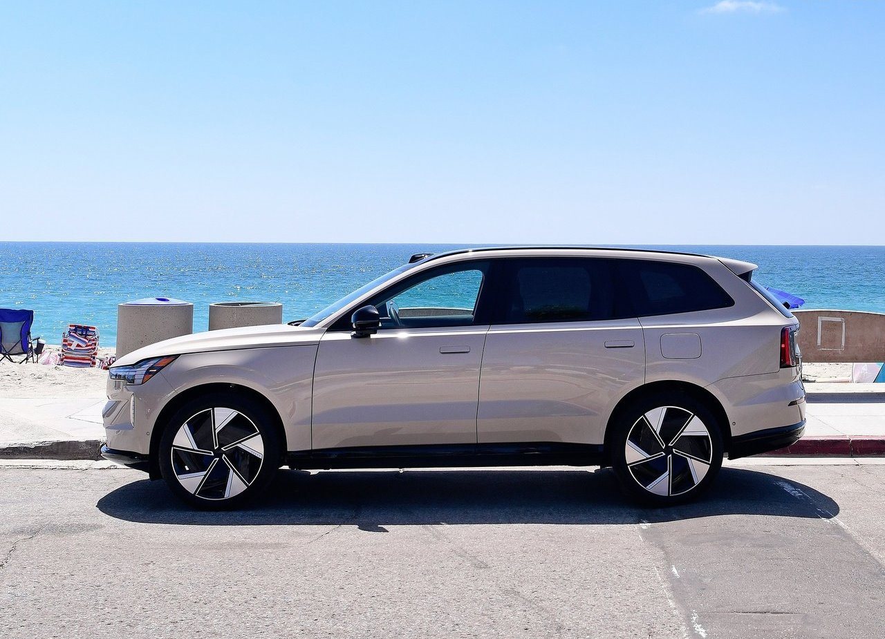 VOLVO EX90, foto 60