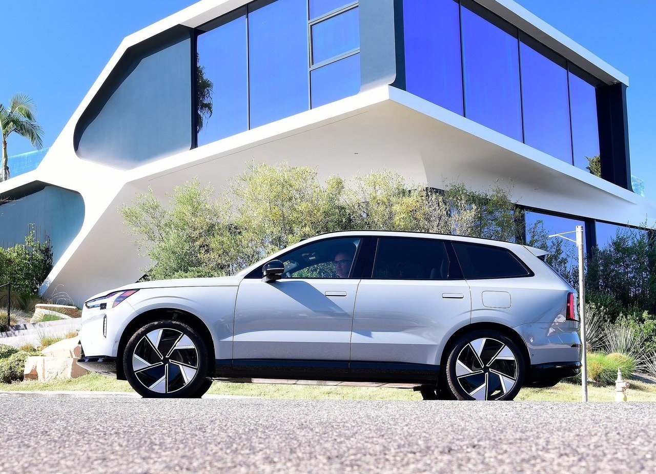 VOLVO EX90, foto 64