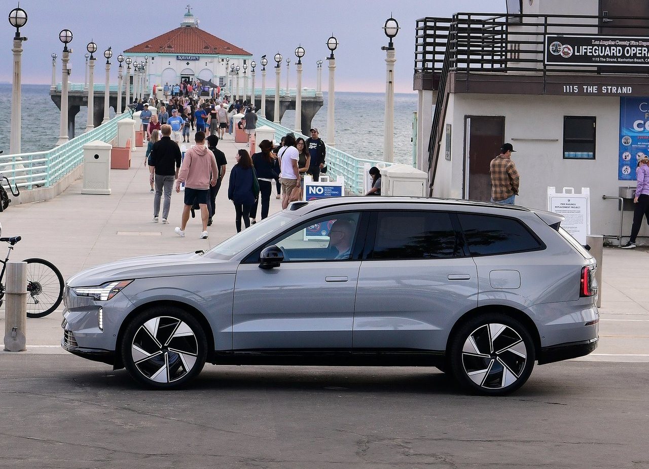 VOLVO EX90, foto 65