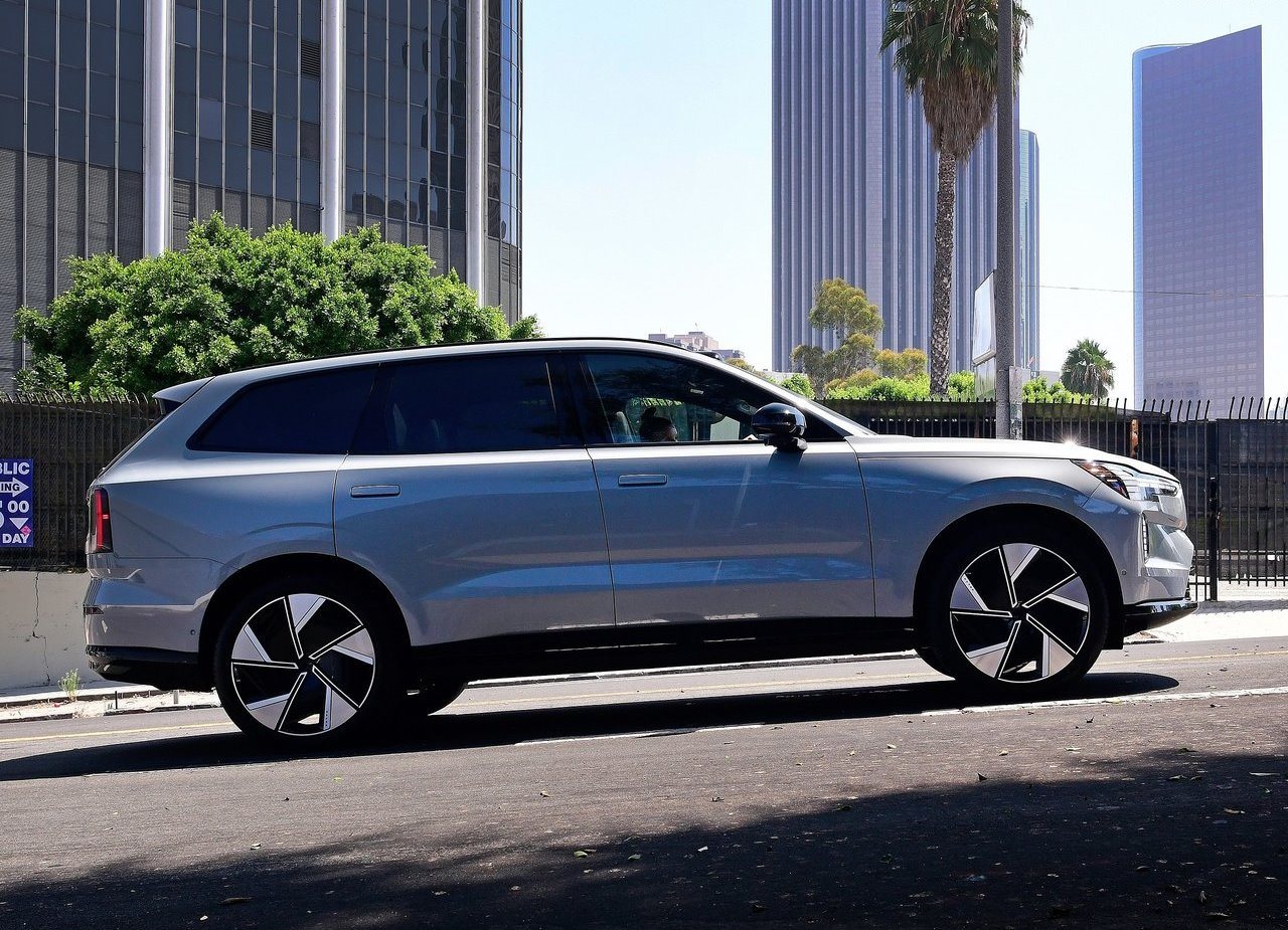 VOLVO EX90, foto 66