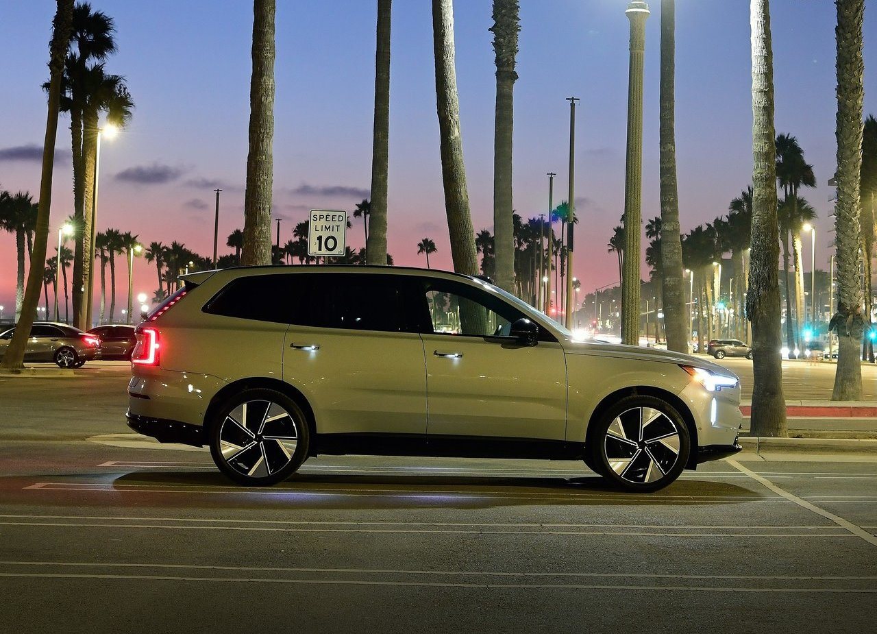 VOLVO EX90, foto 67