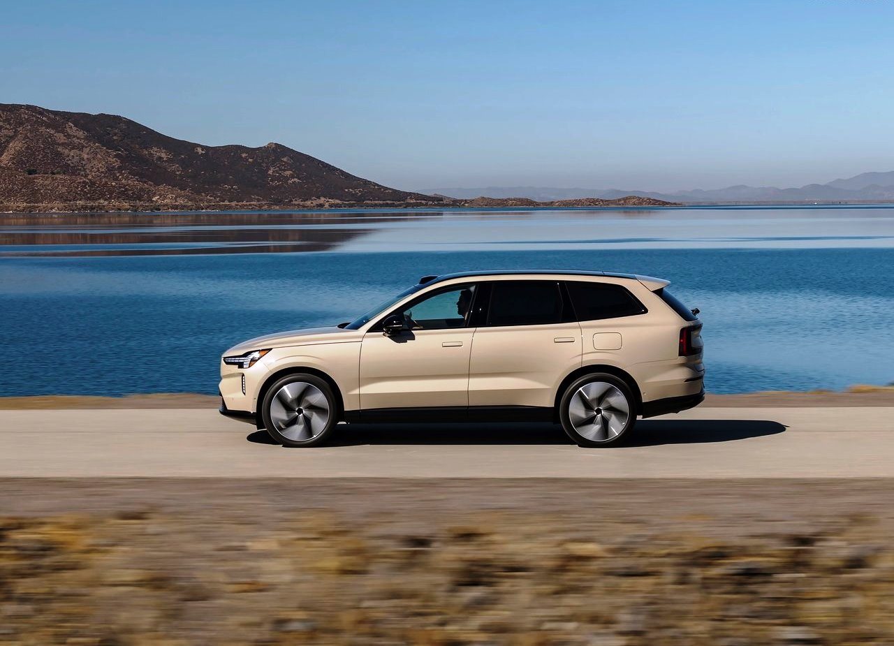 VOLVO EX90, foto 73
