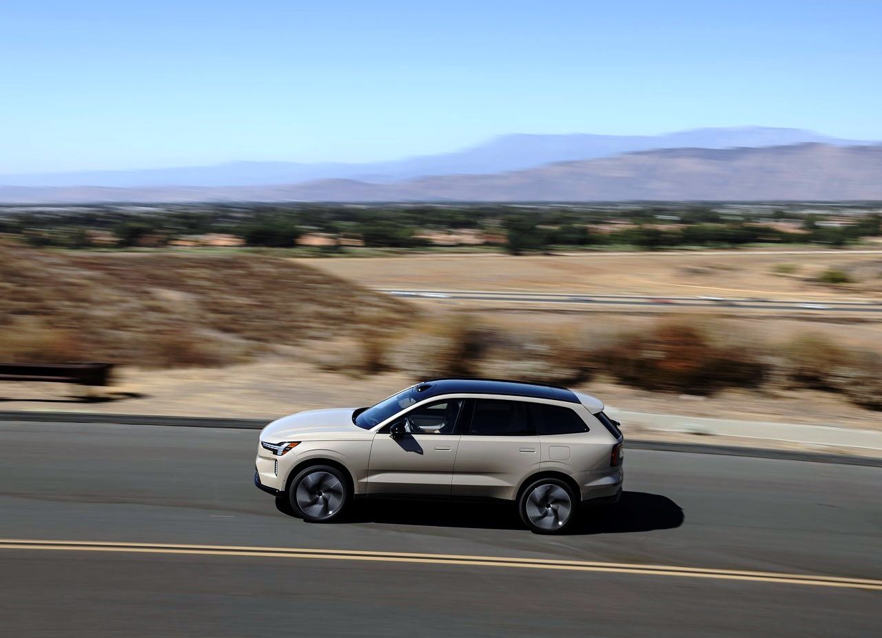 VOLVO EX90, foto 75