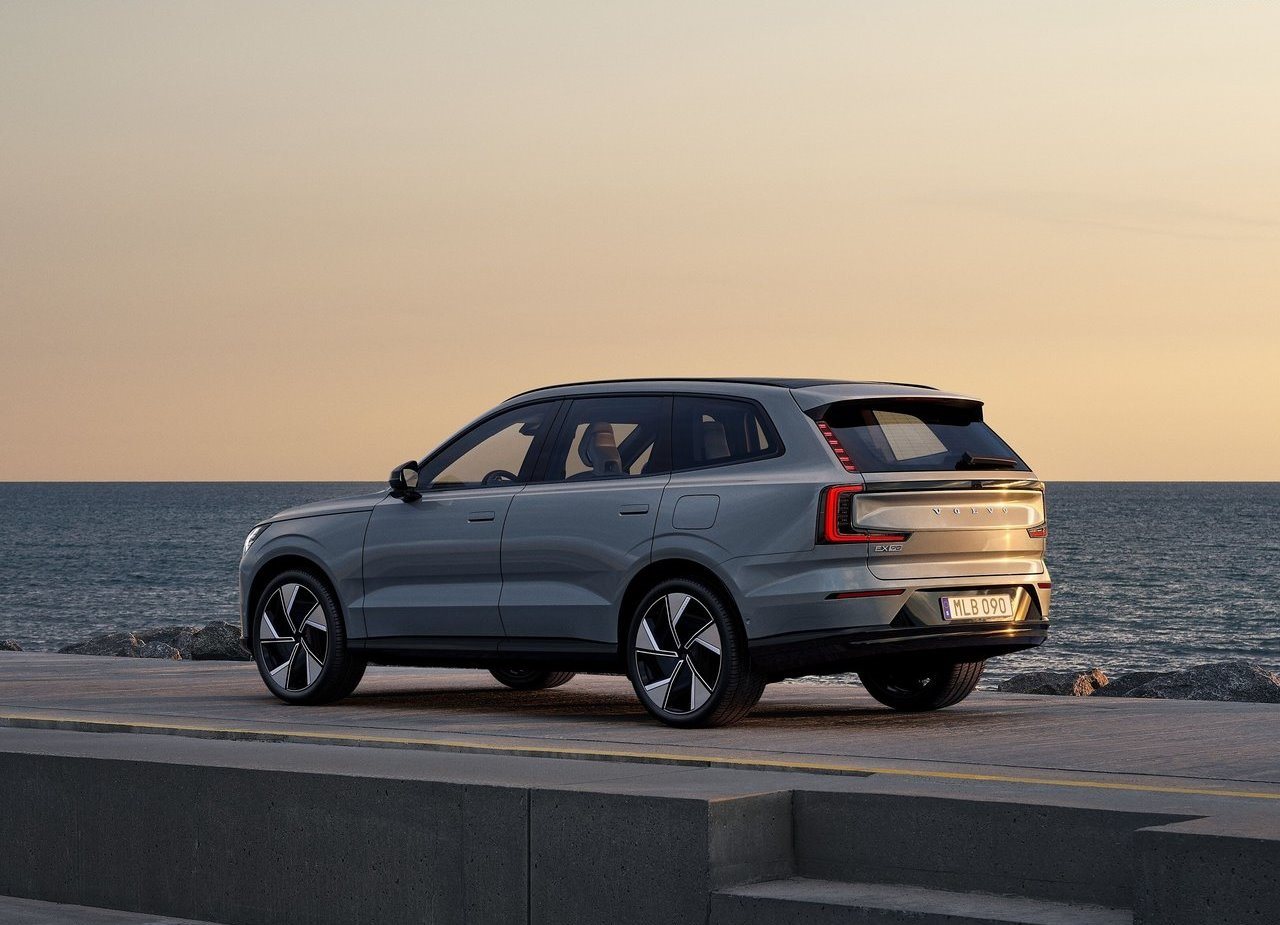 VOLVO EX90, foto 80