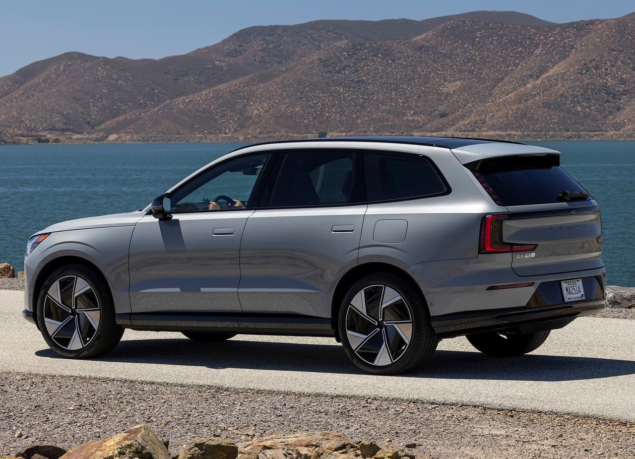 VOLVO EX90, foto 81