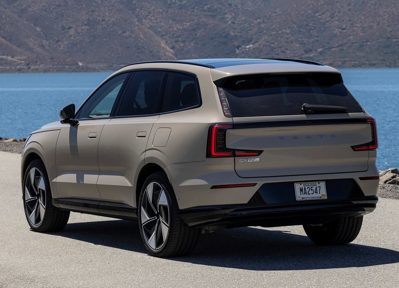 VOLVO EX90, foto 82