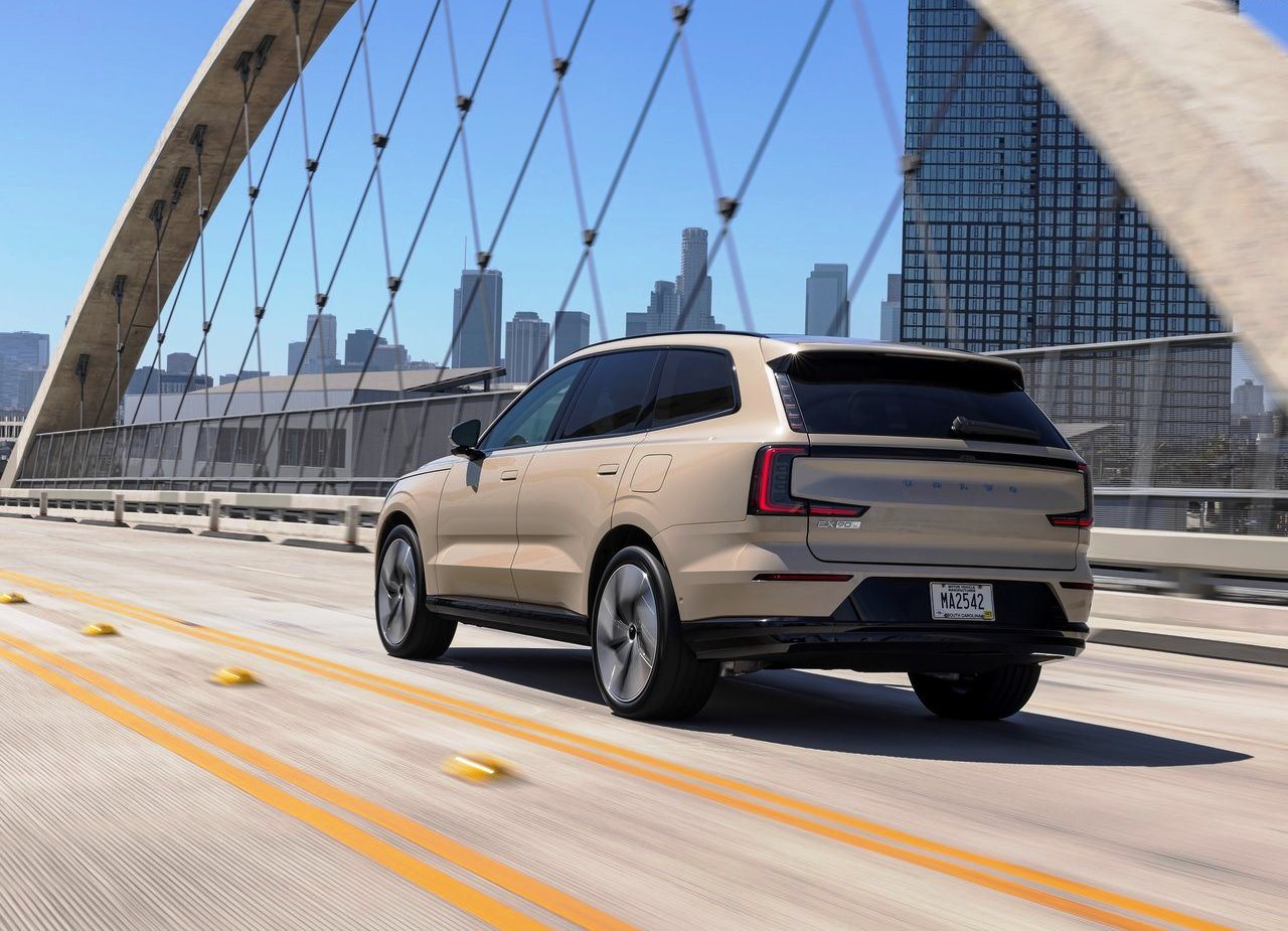 VOLVO EX90, foto 85