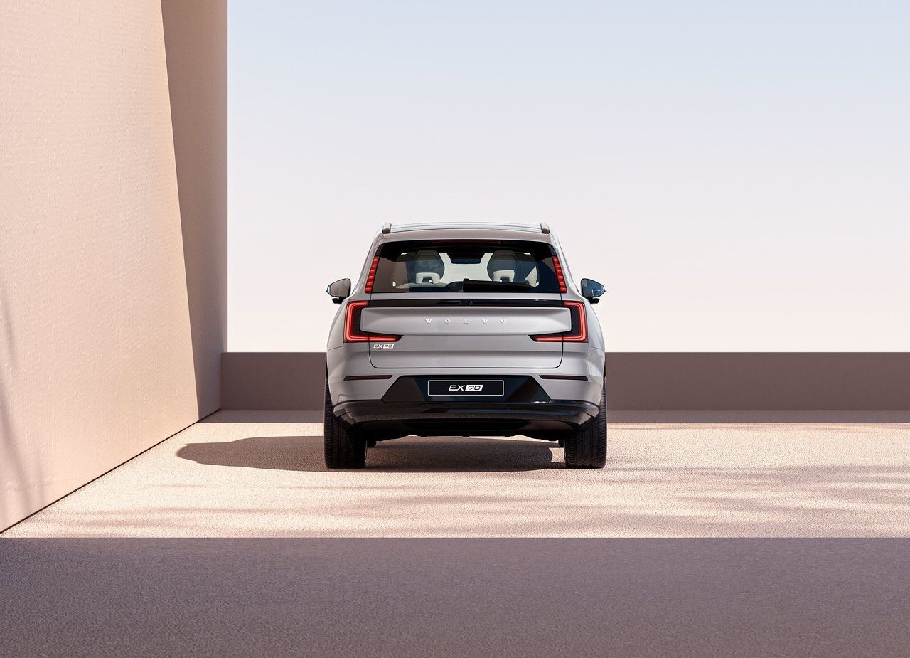 VOLVO EX90, foto 100