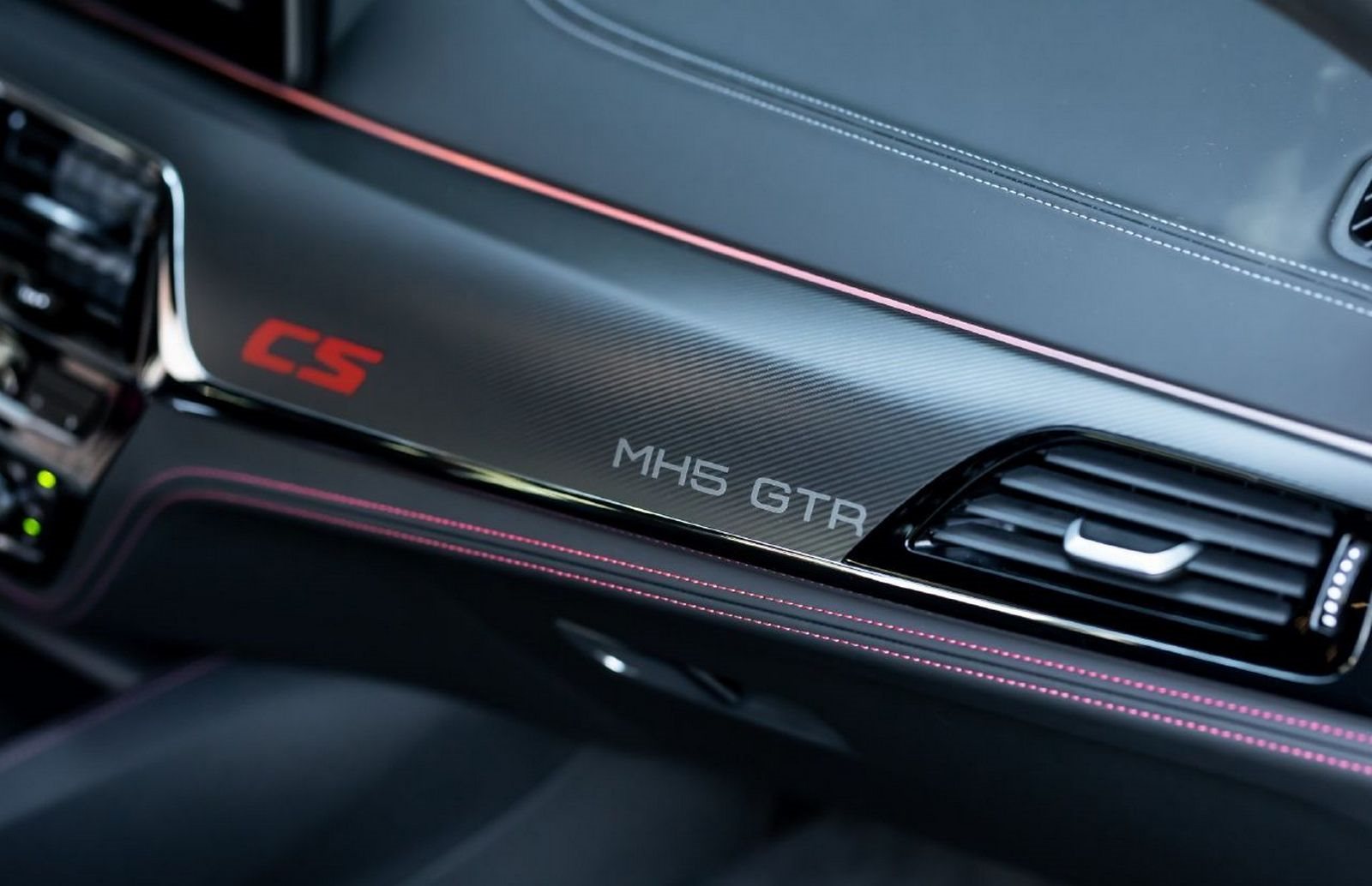 2022 - BMW M5 SEDAN CS MH5 GTR BY MANHART, foto 22