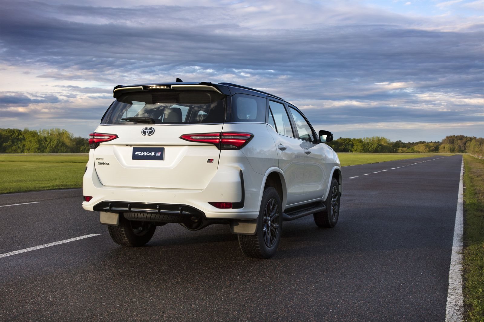 TOYOTA HILUX & SW4, foto 24