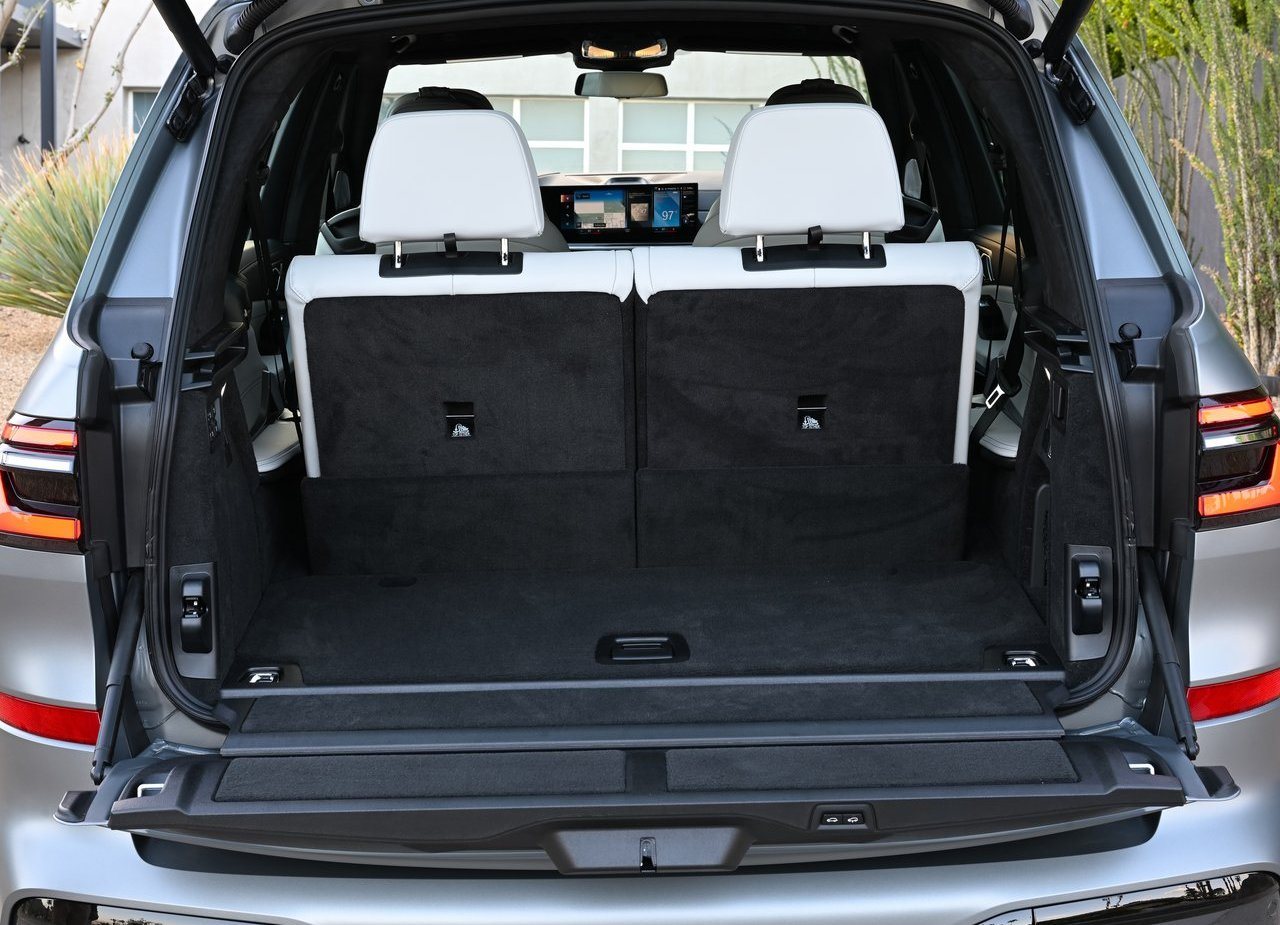 2023 - BMW X7 M60i US VERSION, foto 112