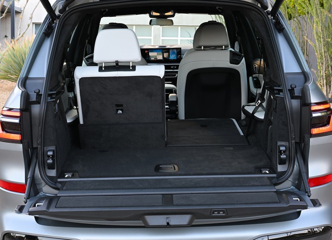 2023 - BMW X7 M60i US VERSION, foto 113