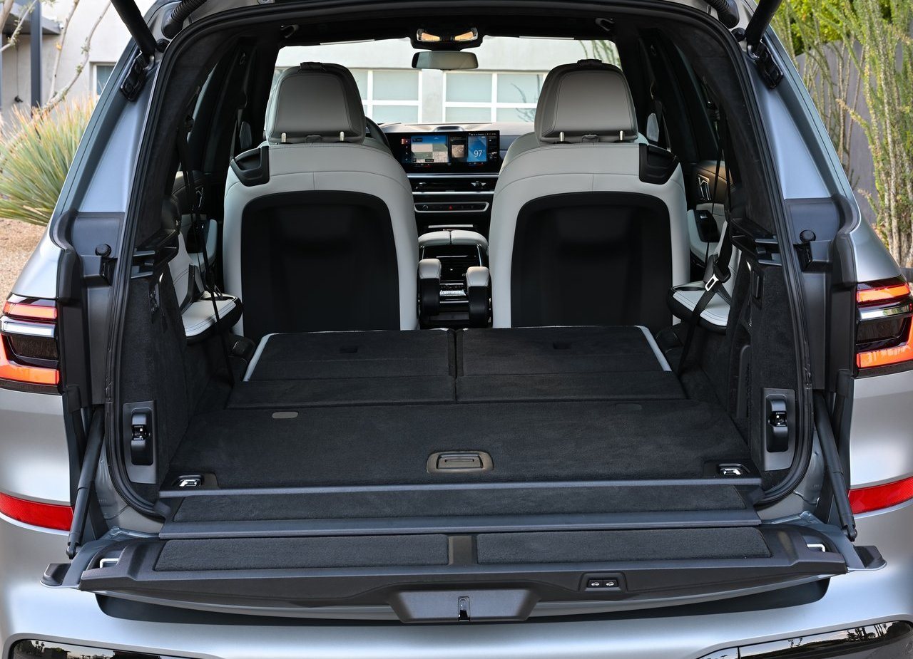 2023 - BMW X7 M60i US VERSION, foto 114