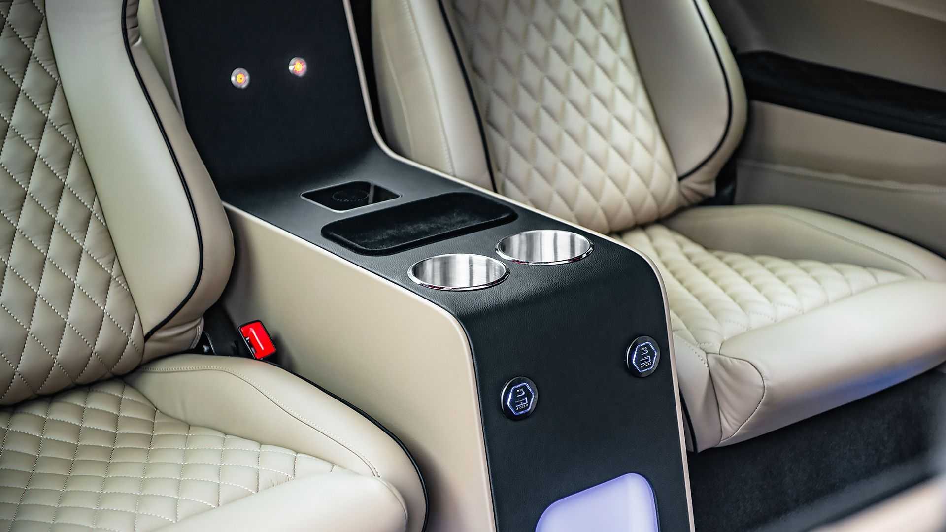 2023 - LEVC TX5 FARELADY BY KAHN DESIGN, foto 13