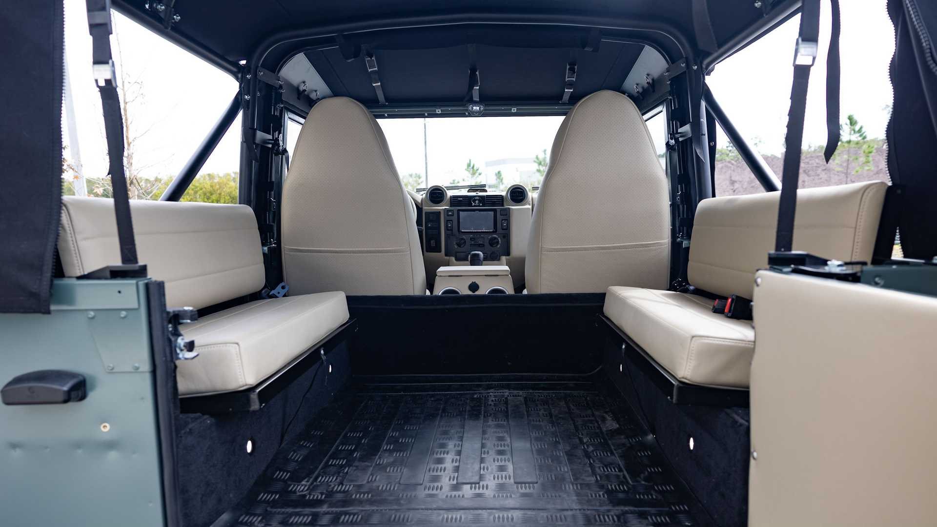 LAND ROVER DEFENDER 90 RESTOMOD TWINS BY ECD, foto 13