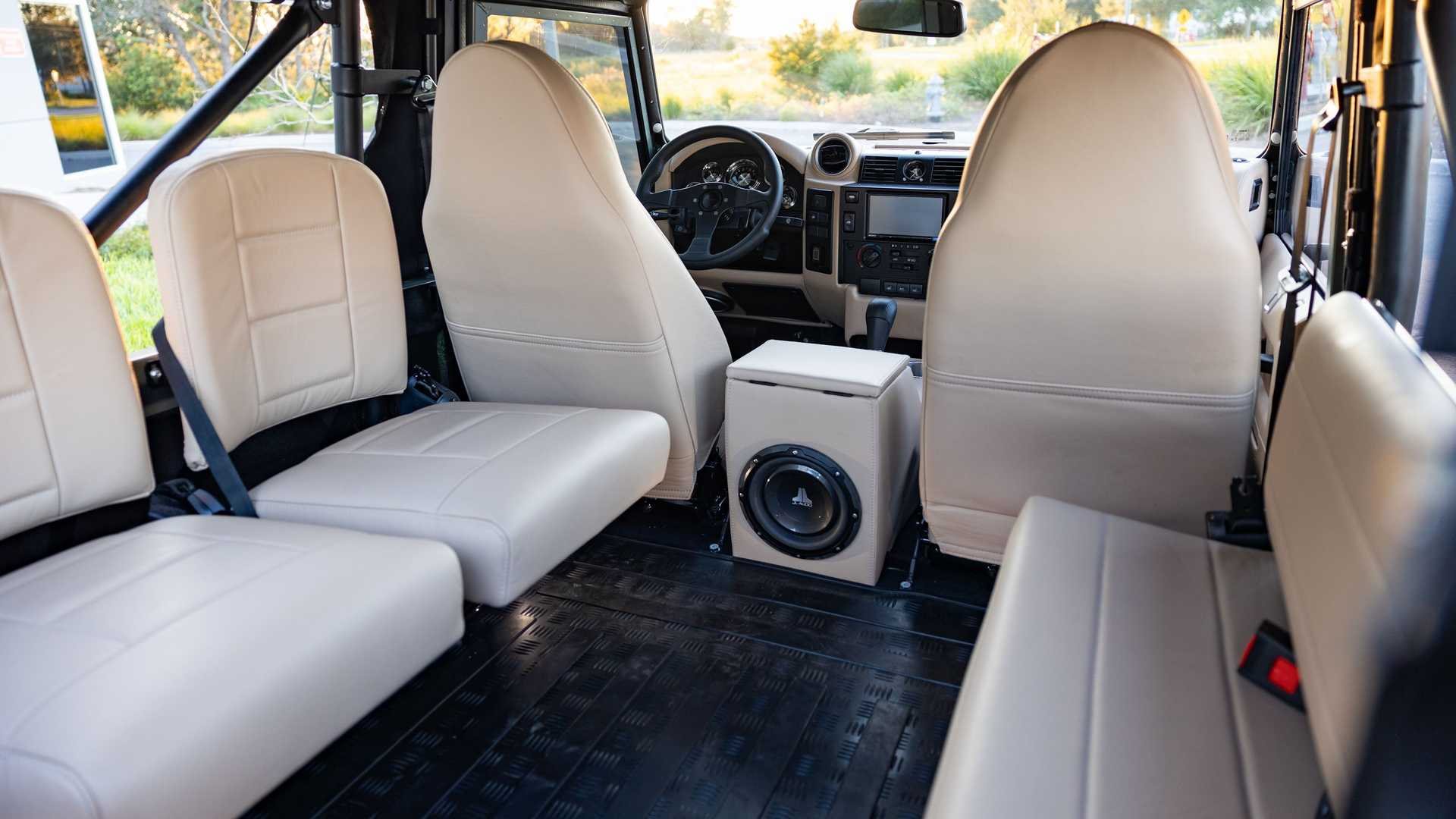 LAND ROVER DEFENDER 90 RESTOMOD TWINS BY ECD, foto 18