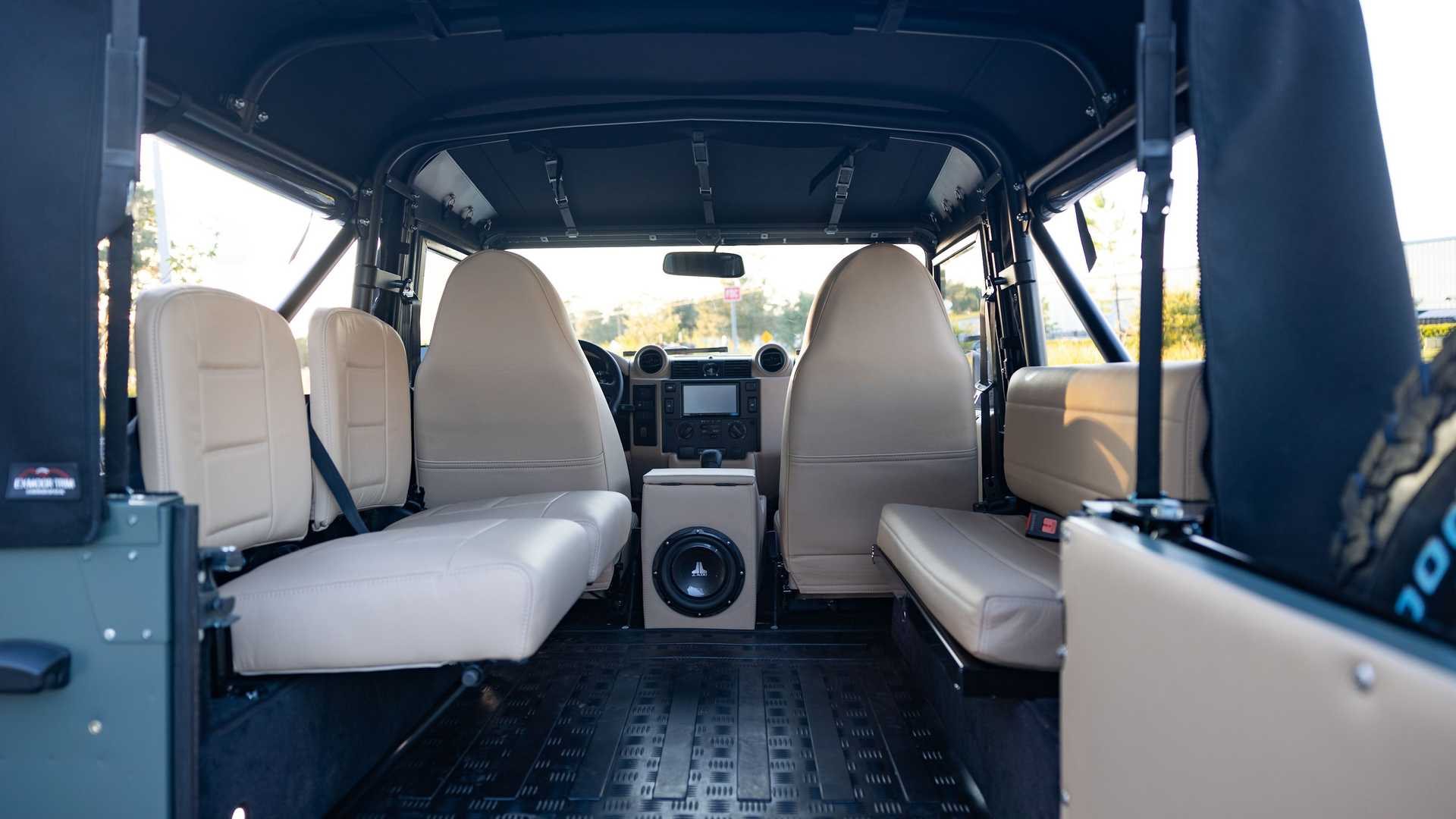 LAND ROVER DEFENDER 90 RESTOMOD TWINS BY ECD, foto 19