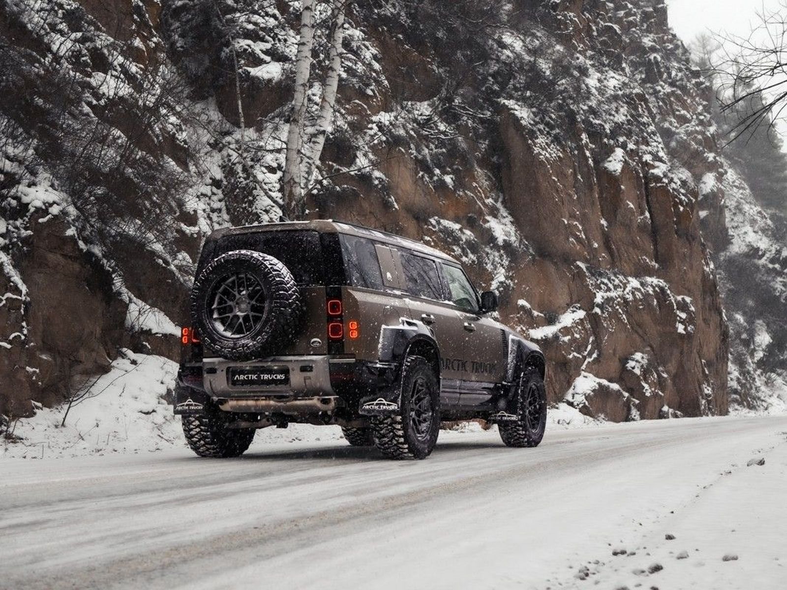 LAND ROVER DEFENDER BY ARCTIC TRUCKS, foto 3