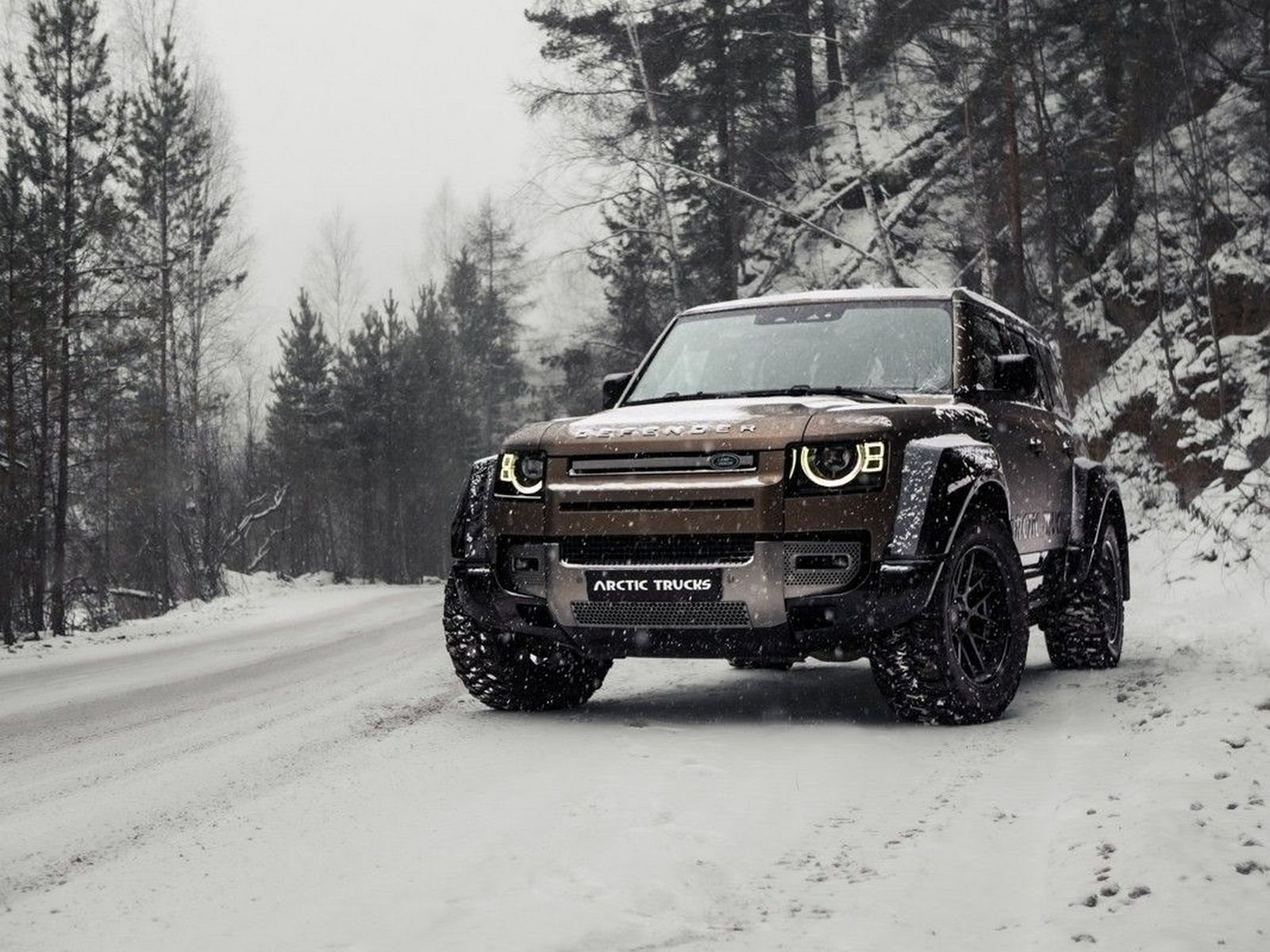 LAND ROVER DEFENDER BY ARCTIC TRUCKS, foto 4
