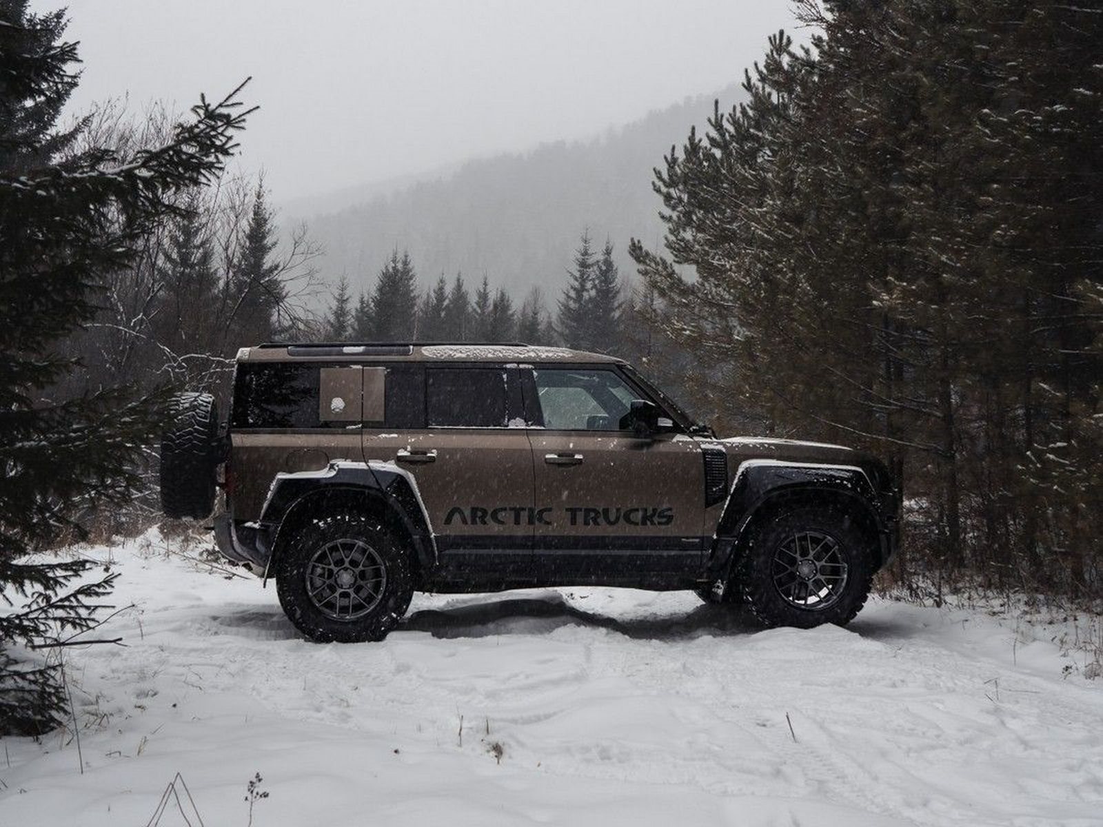 LAND ROVER DEFENDER BY ARCTIC TRUCKS, foto 8