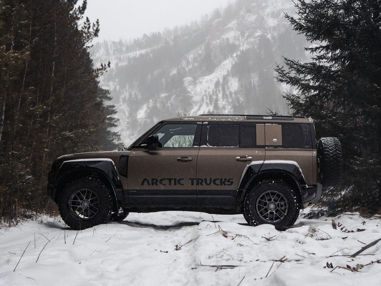 LAND ROVER DEFENDER BY ARCTIC TRUCKS, foto 9