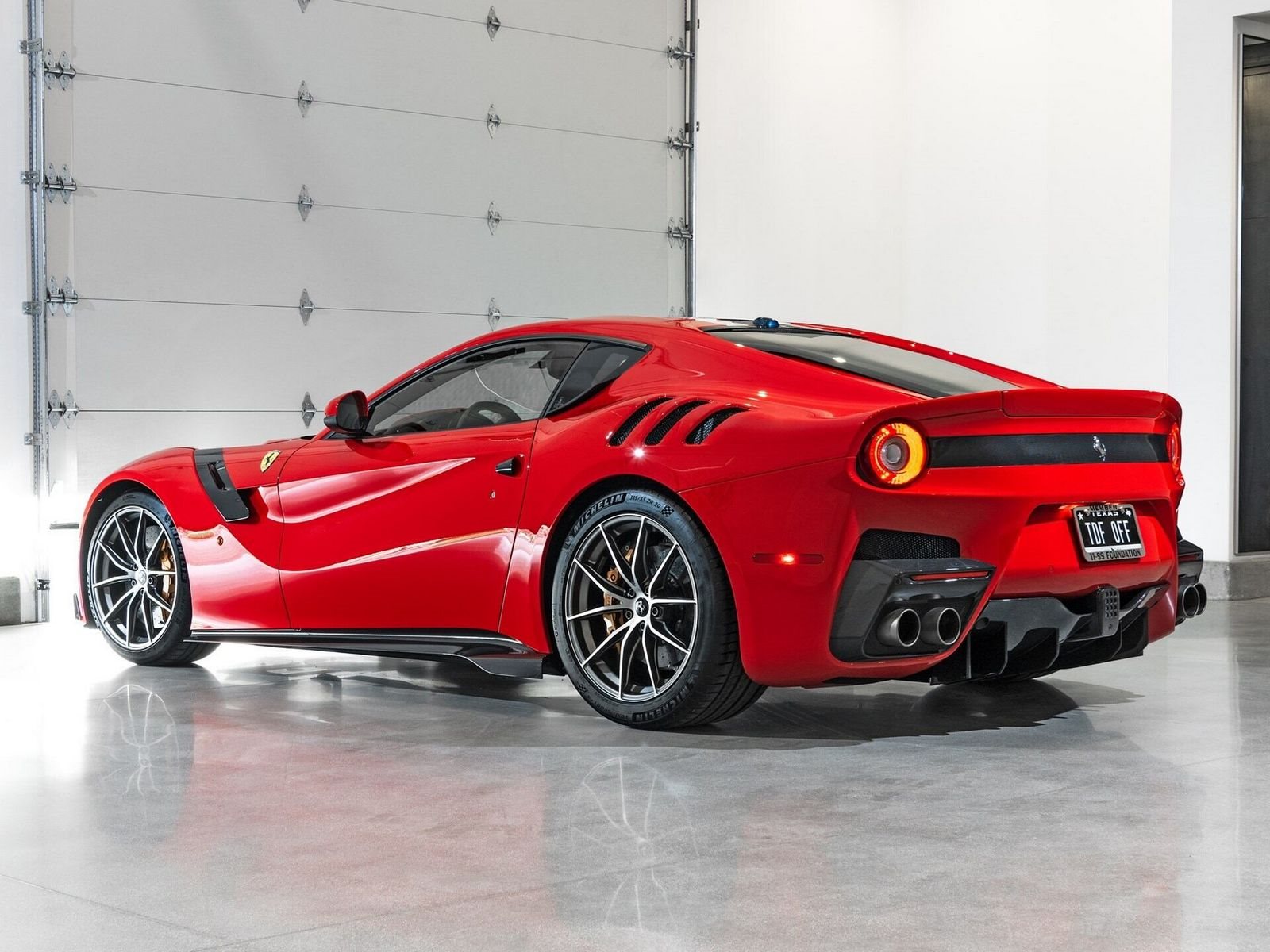 FERRARI F12tdf ROSSO SCUDERIA, foto 2