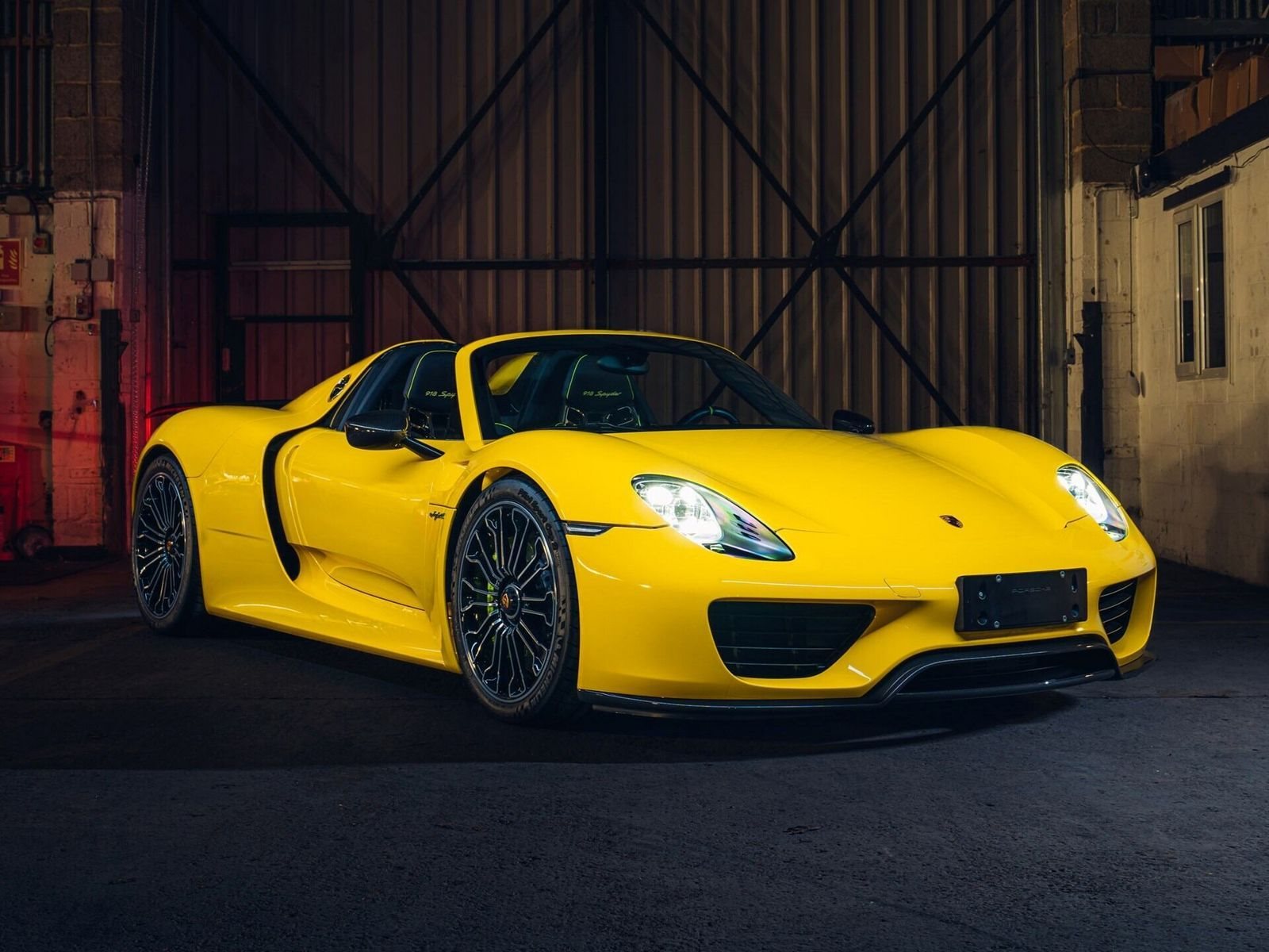 2015 - PORSCHE 918 SPYDER RACING YELLOW, foto 1