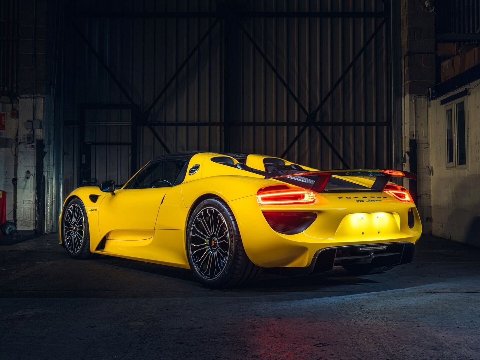 2015 - PORSCHE 918 SPYDER RACING YELLOW, foto 2