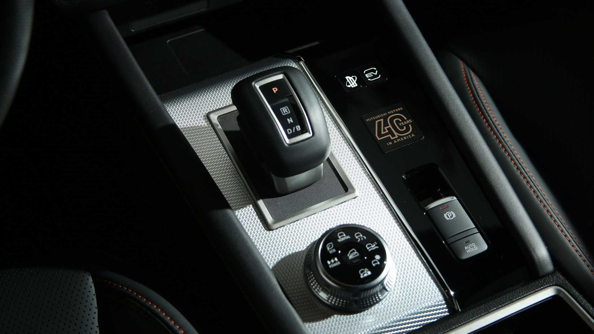MITSUBISHI OUTLANDER 40TH ANNIVERSARY EDITION, foto 24