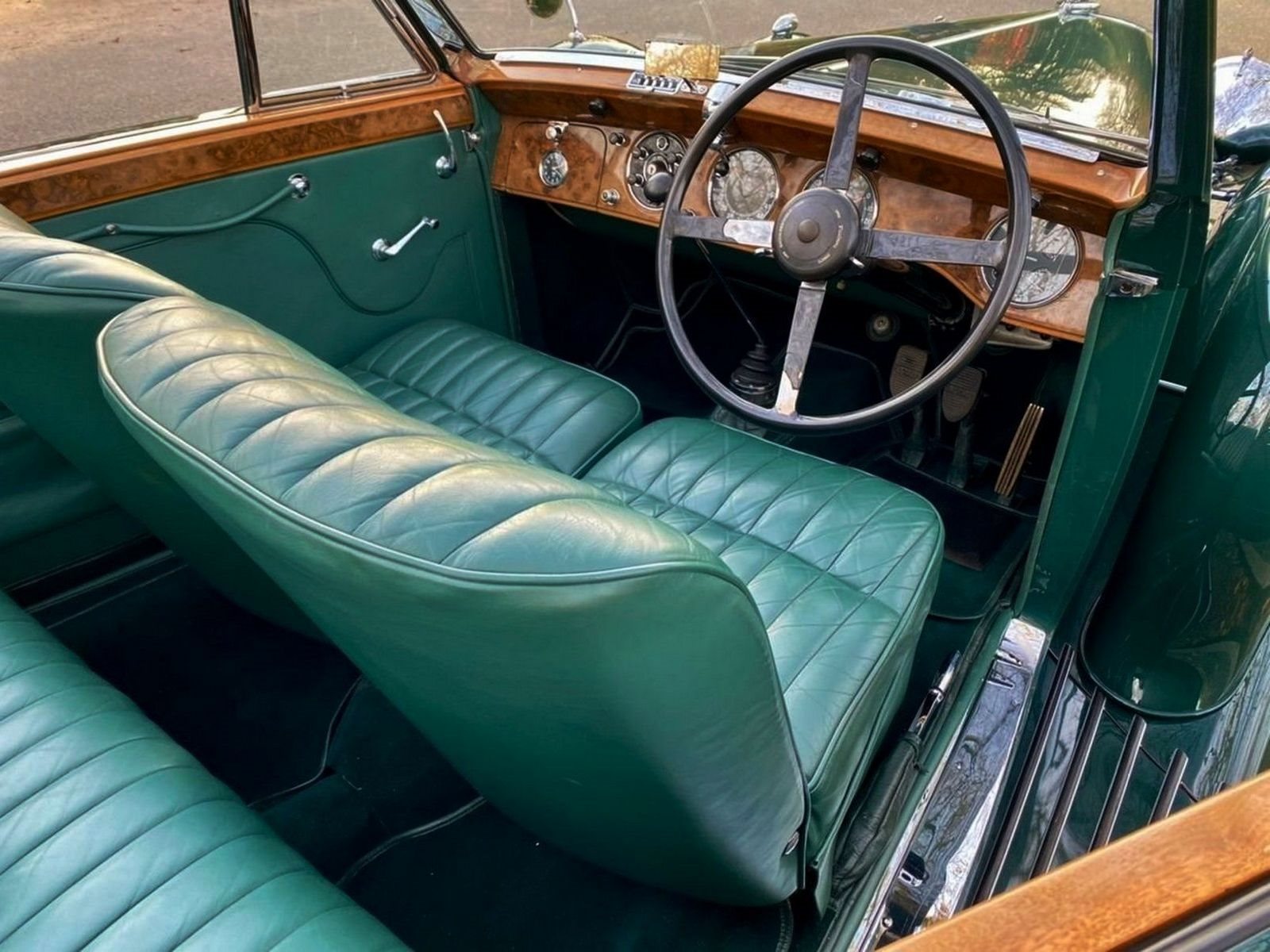 1939 - LAGONDA V12 DROPHEAD COUPE GREEN, foto 3