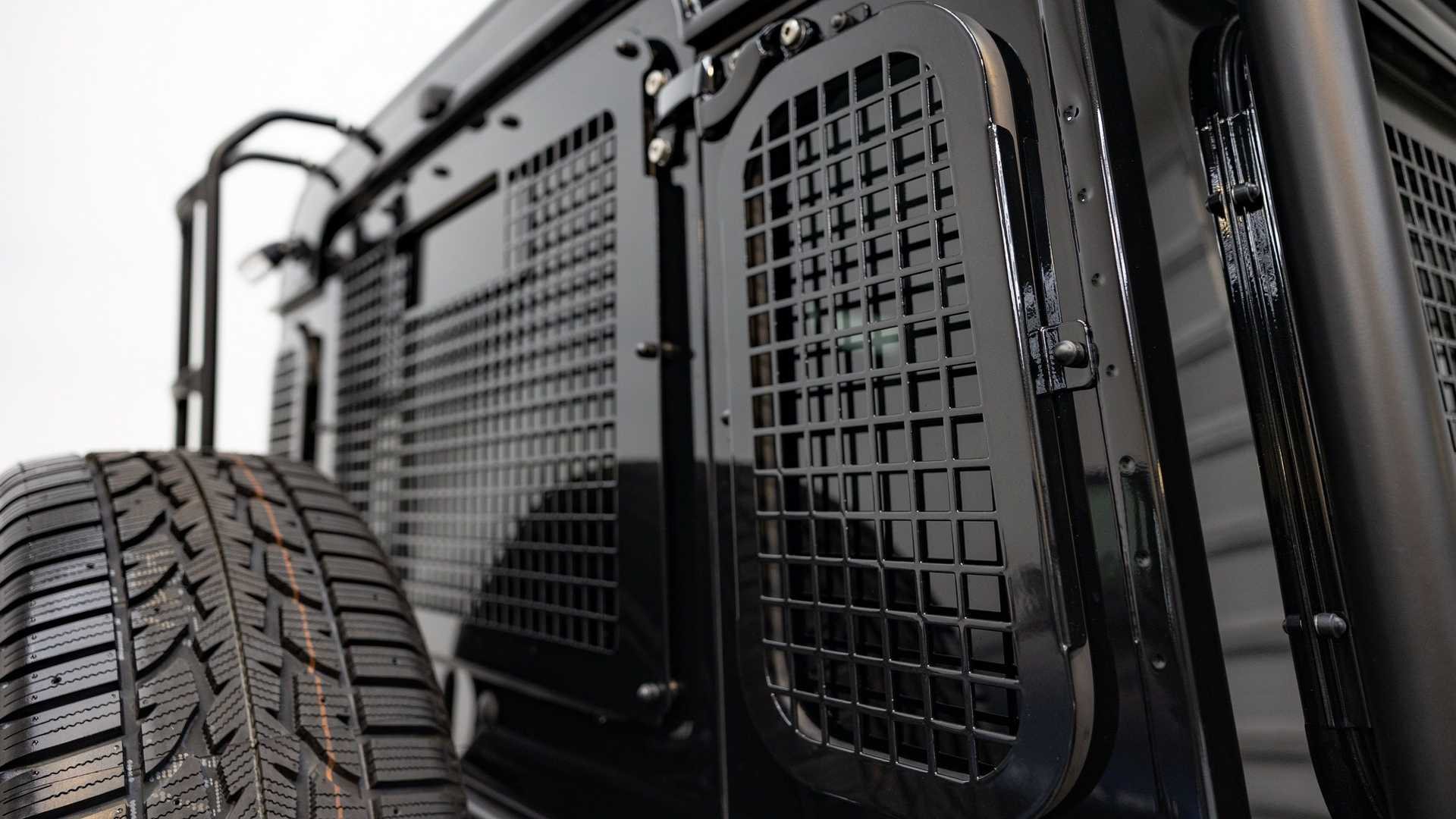 LAND ROVER DEFENDER ‘MAYHEM’ BY ECD, foto 10