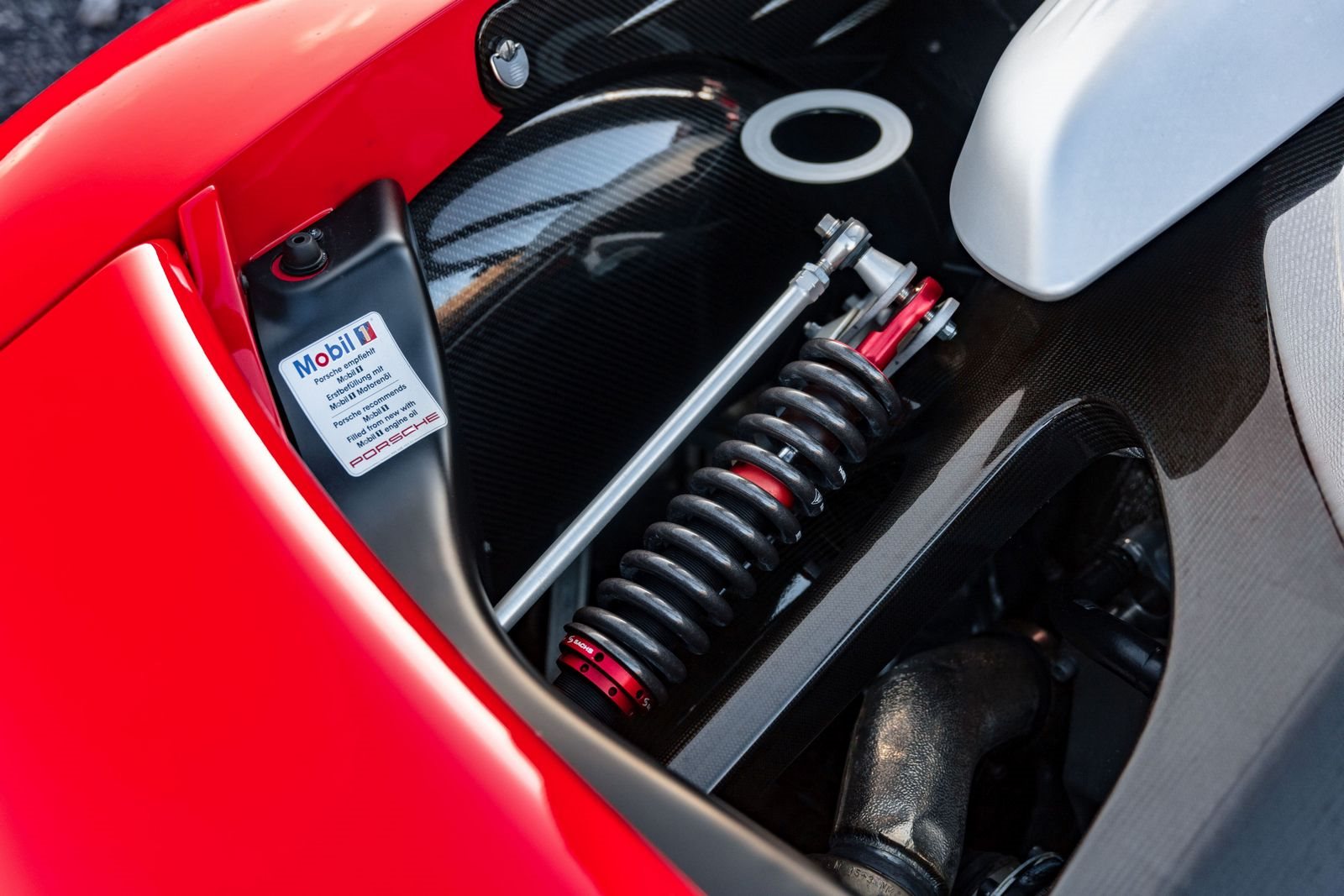 2005 - PORSCHE CARRERA GT GUARDS RED, foto 26