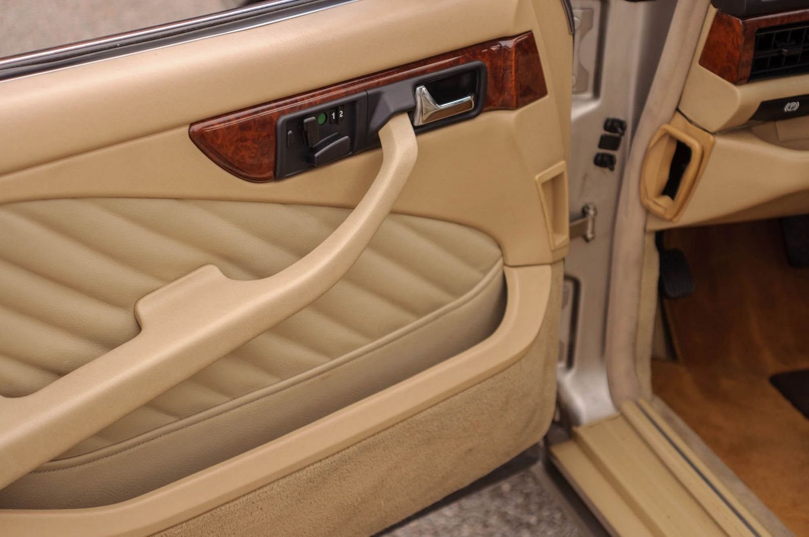 1991 - MERCEDES-BENZ 560 SEC BROWN, foto 88